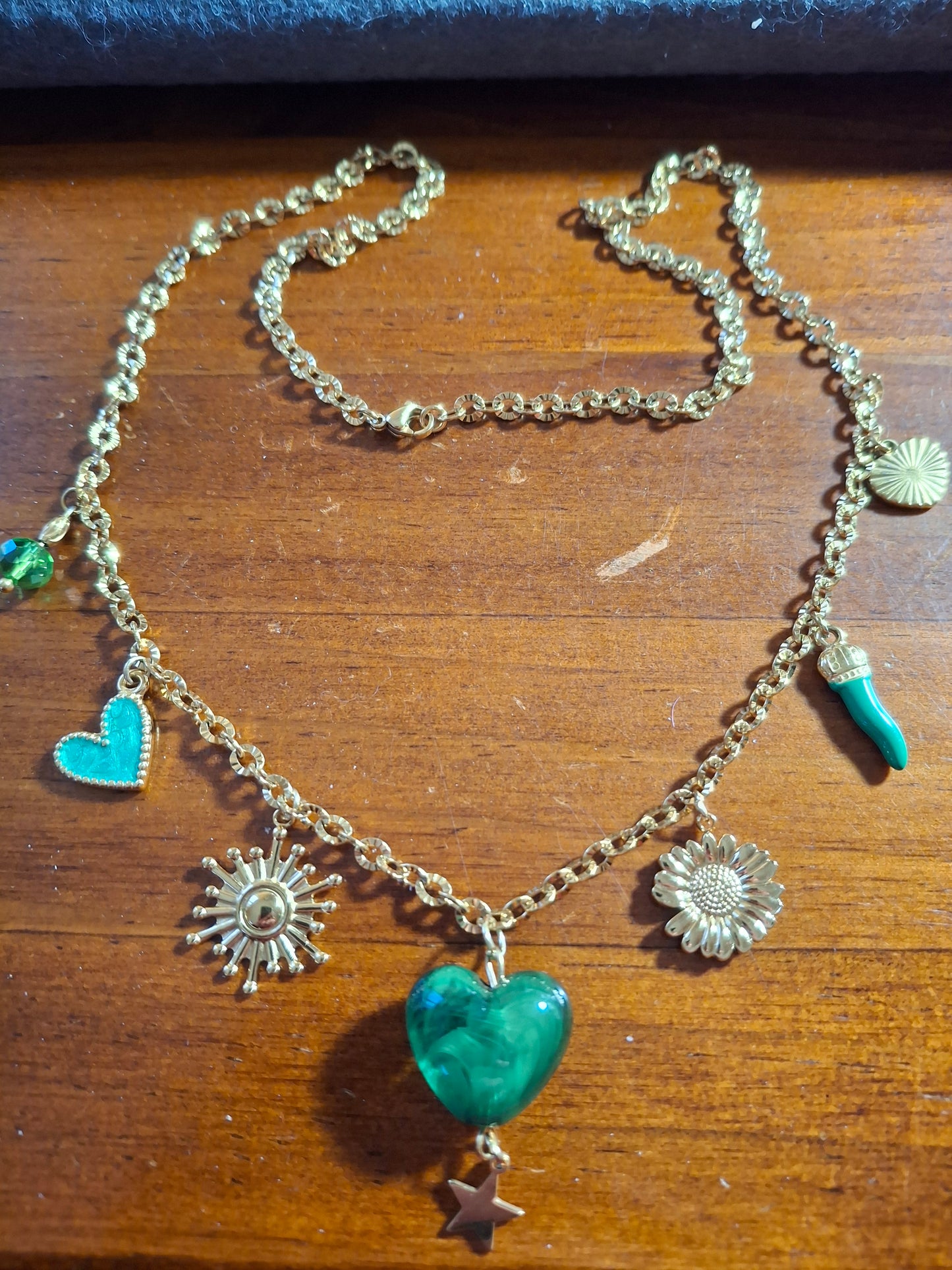 Collier chaîne dorée acier inoxydable stainless steel 316 et breloques handmade sur mesure