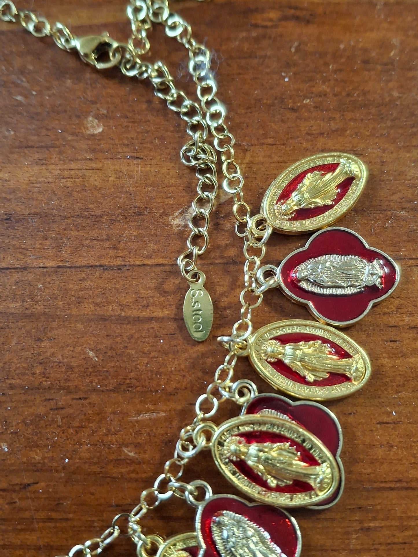 Collier chaîne dorée acier inoxydable rolo plaqué or et breloques madone handmade