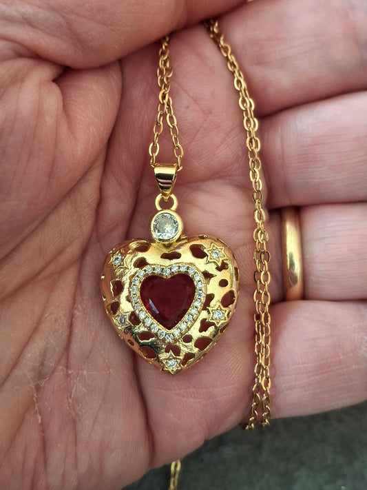 Collier chaîne dorée acier inoxydable stainless steel 316 pendentif coeur plaqué or 18K serti zirconium et cristal AAA austrian