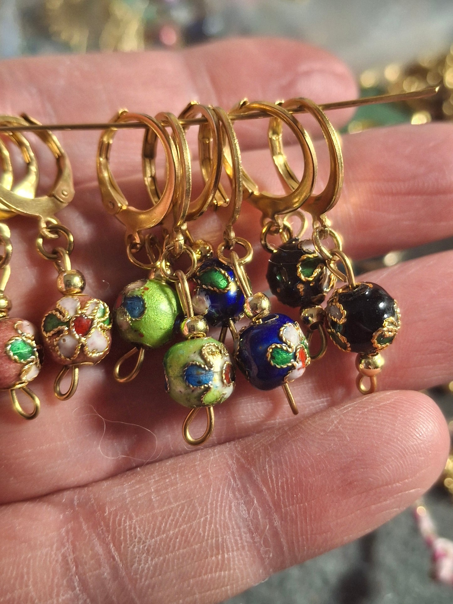 Boucles d oreilles mini creole et perle en émail cloisonné handmade