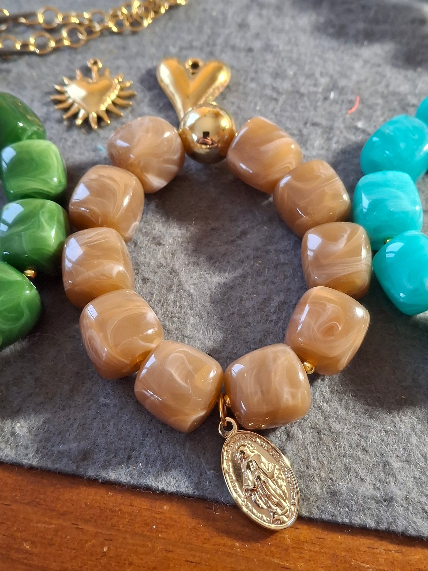 Bracelet perles en acrylique coloré élastique