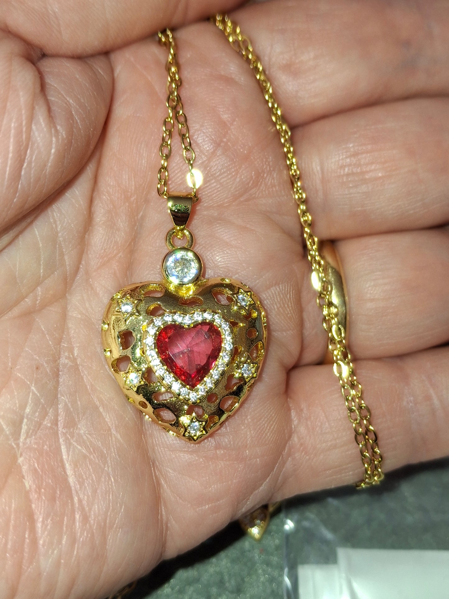 Collier chaîne dorée acier inoxydable stainless steel 316 pendentif coeur plaqué or 18K serti zirconium et cristal AAA austrian