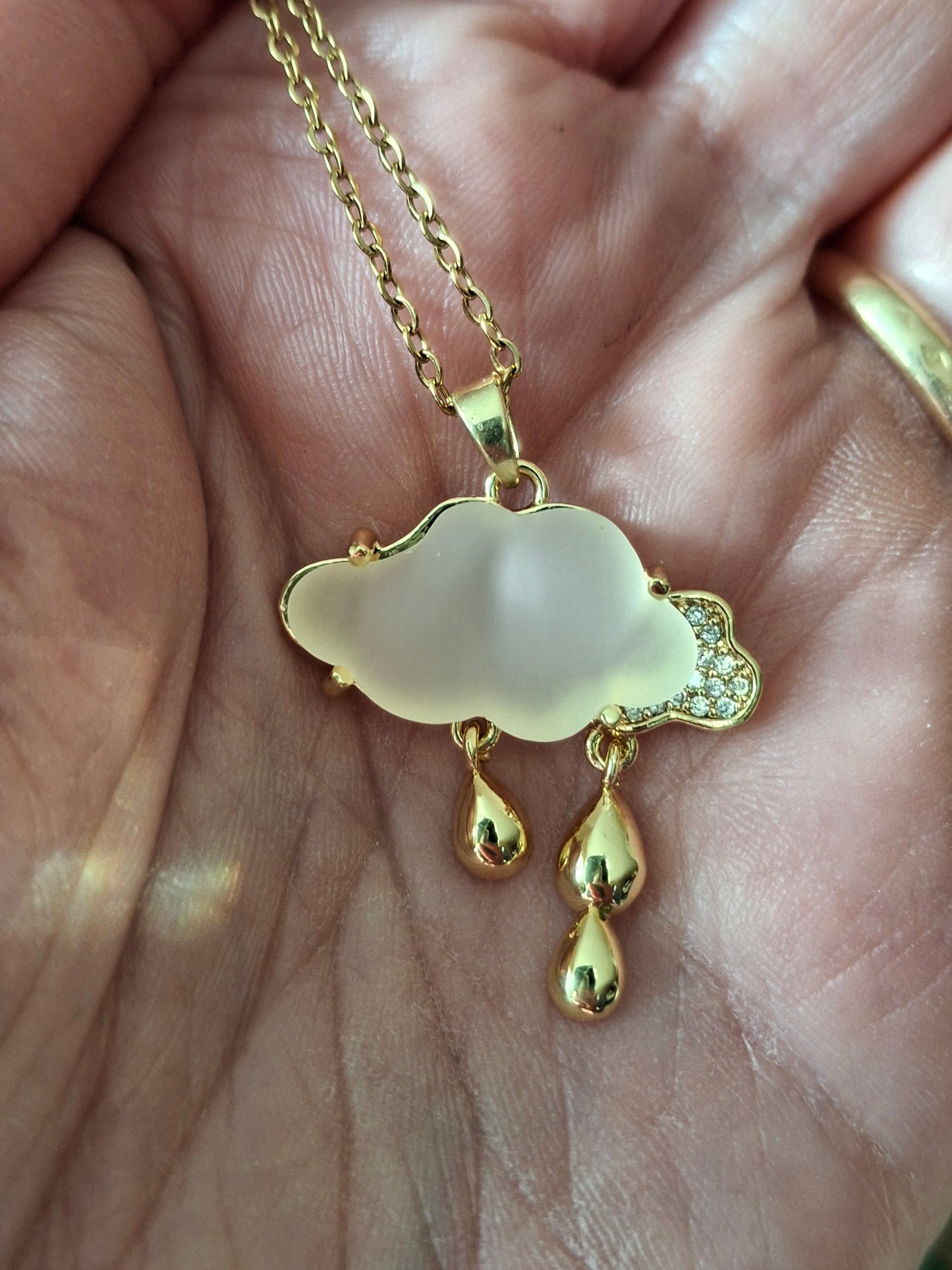 Collier chaîne dorée acier inoxydable stainless steel 316 nuage en résine serti zirconium acier inoxydable stainless steel 316 réglable