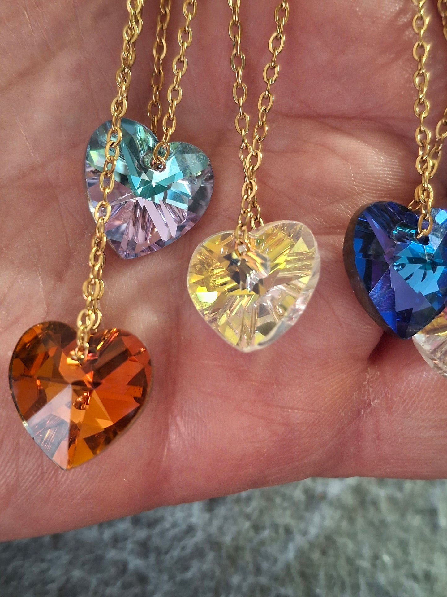 Collier chaine dorée stainless steel 316 ,coeur en cristal