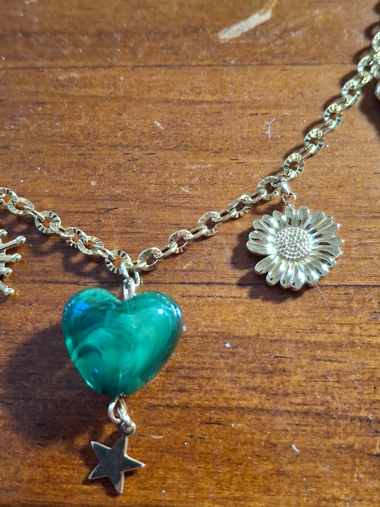 Collier chaîne dorée acier inoxydable stainless steel 316 et breloques handmade sur mesure