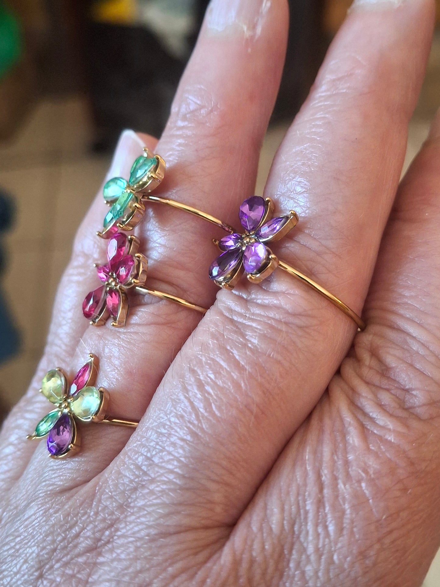 Sehr schöner Ring aus Edelstahl 316 mit Kristallbesatz, verstellbar