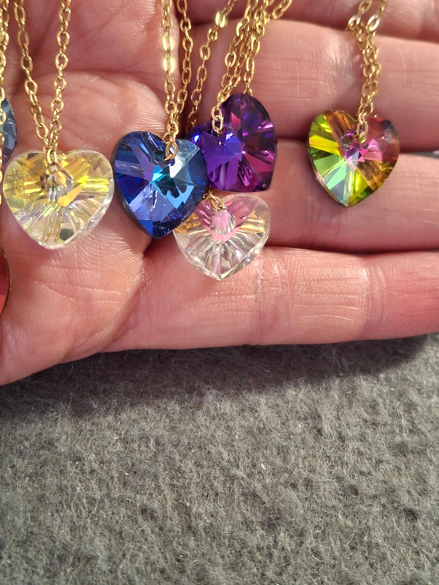 Collier chaine dorée stainless steel 316 ,coeur en cristal