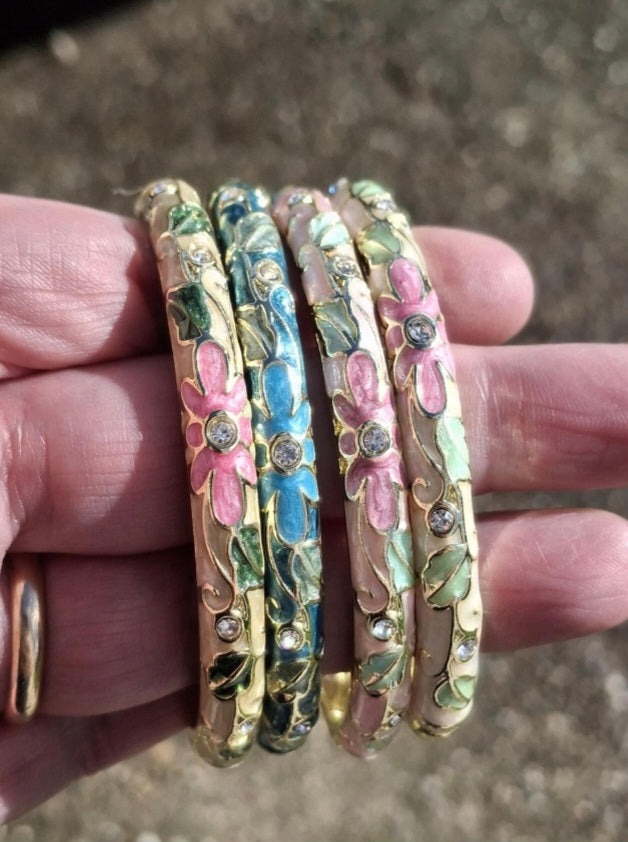 Rigid cloisonné bangle with colored enamel and gold plating