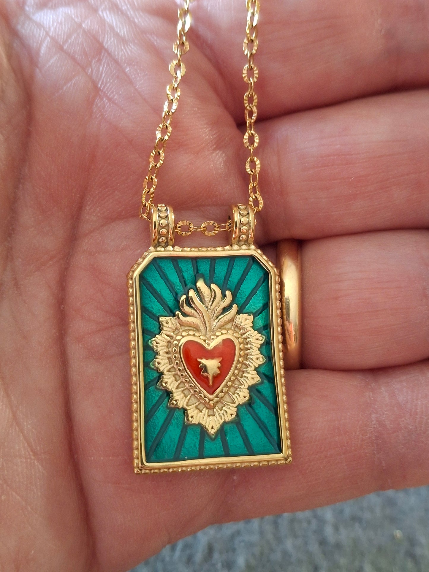 Collier chaîne dorée acier inoxydable stainless steel 316 et carte stainless steel 316 et email