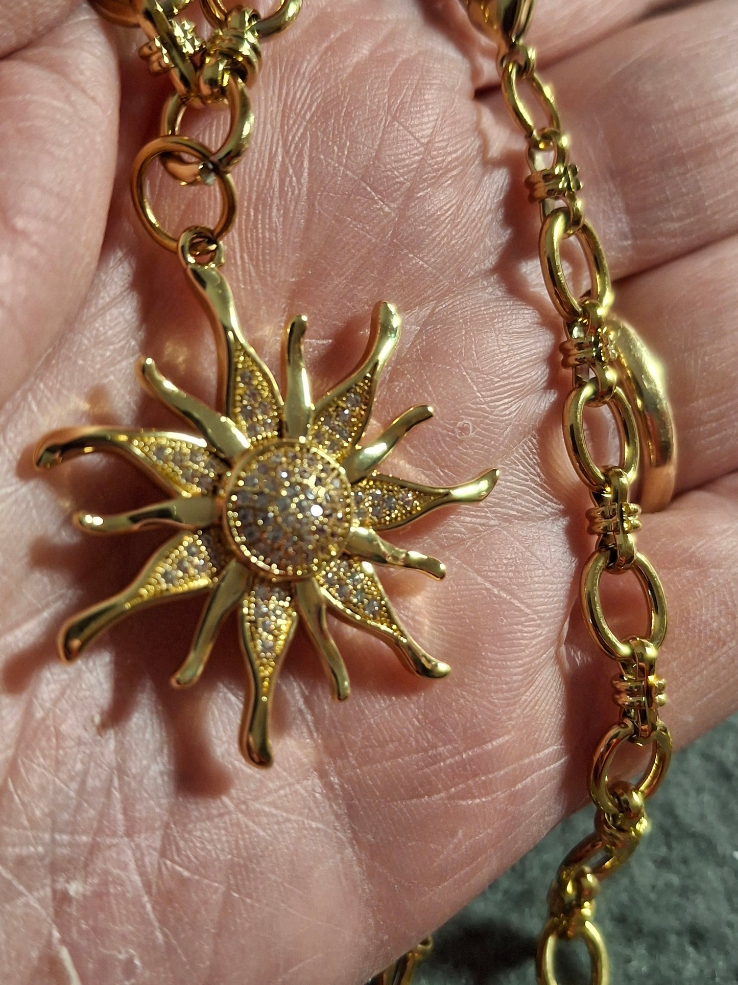 Collier chaîne maille gourmette stainless steel 316 grand pendentif soleil ou étoile plaqué or 18K serti zirconium AAA