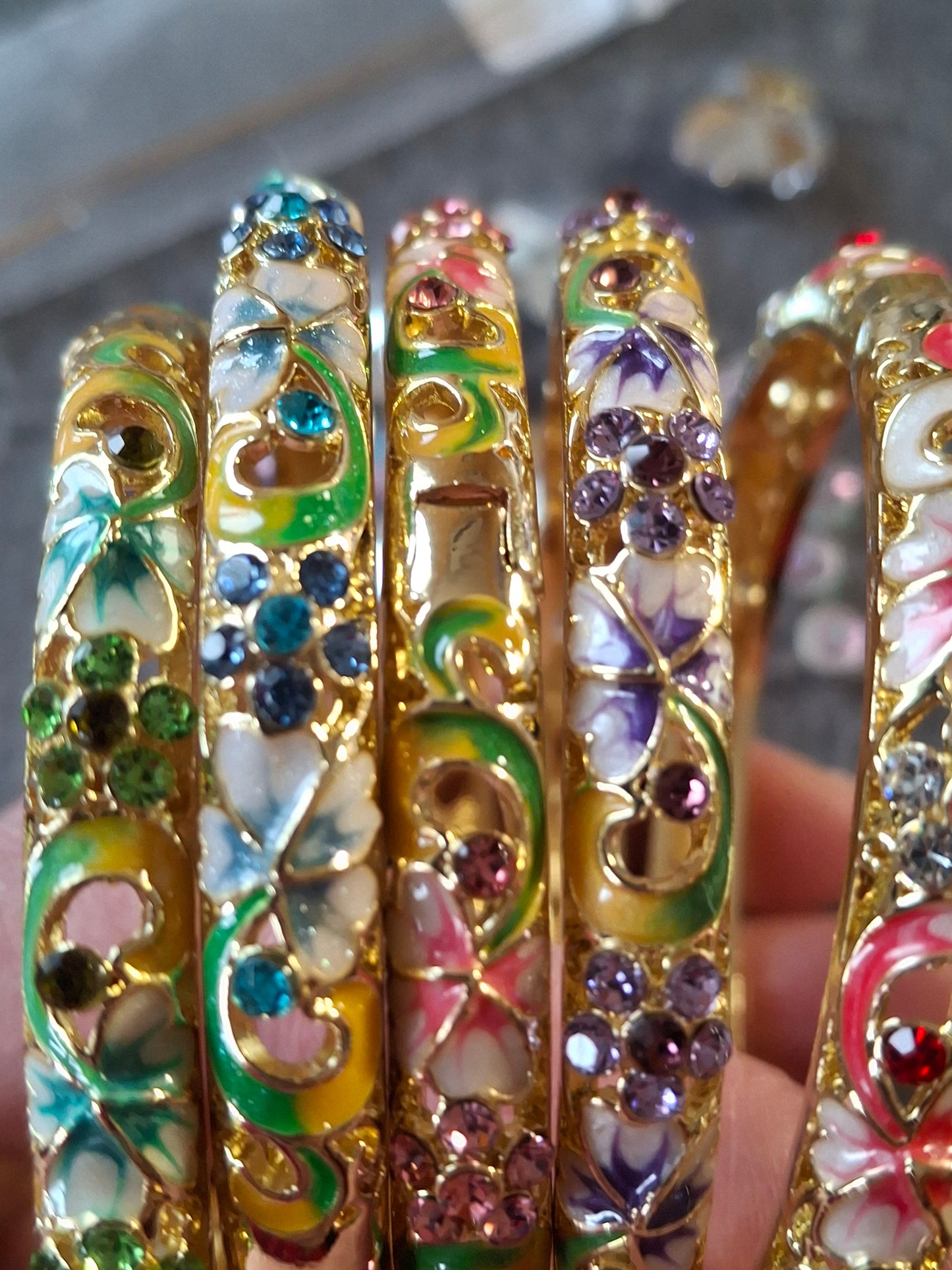 Jonc rigide vintage en email cloisonné serti zirconium