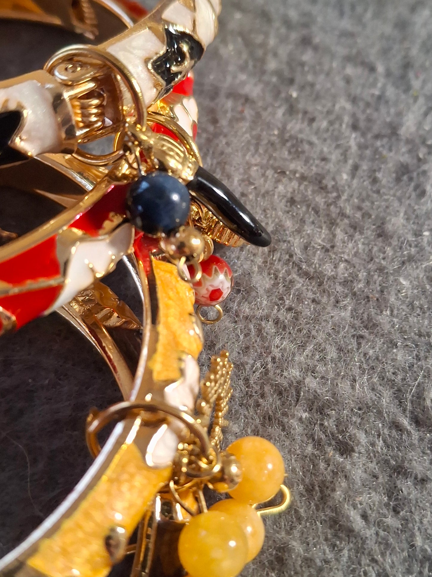 Bracelet jonc rigide email cloisonné et breloques