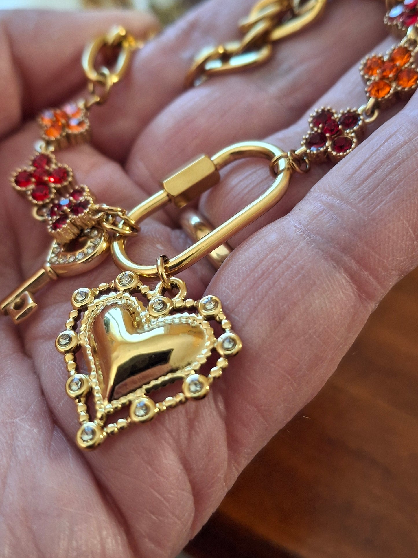 Armband mit sehr schönen hochwertigen Ketten aus Edelstahl 316 und handgefertigten Anhängern aus Edelstahl 316 nach Maß