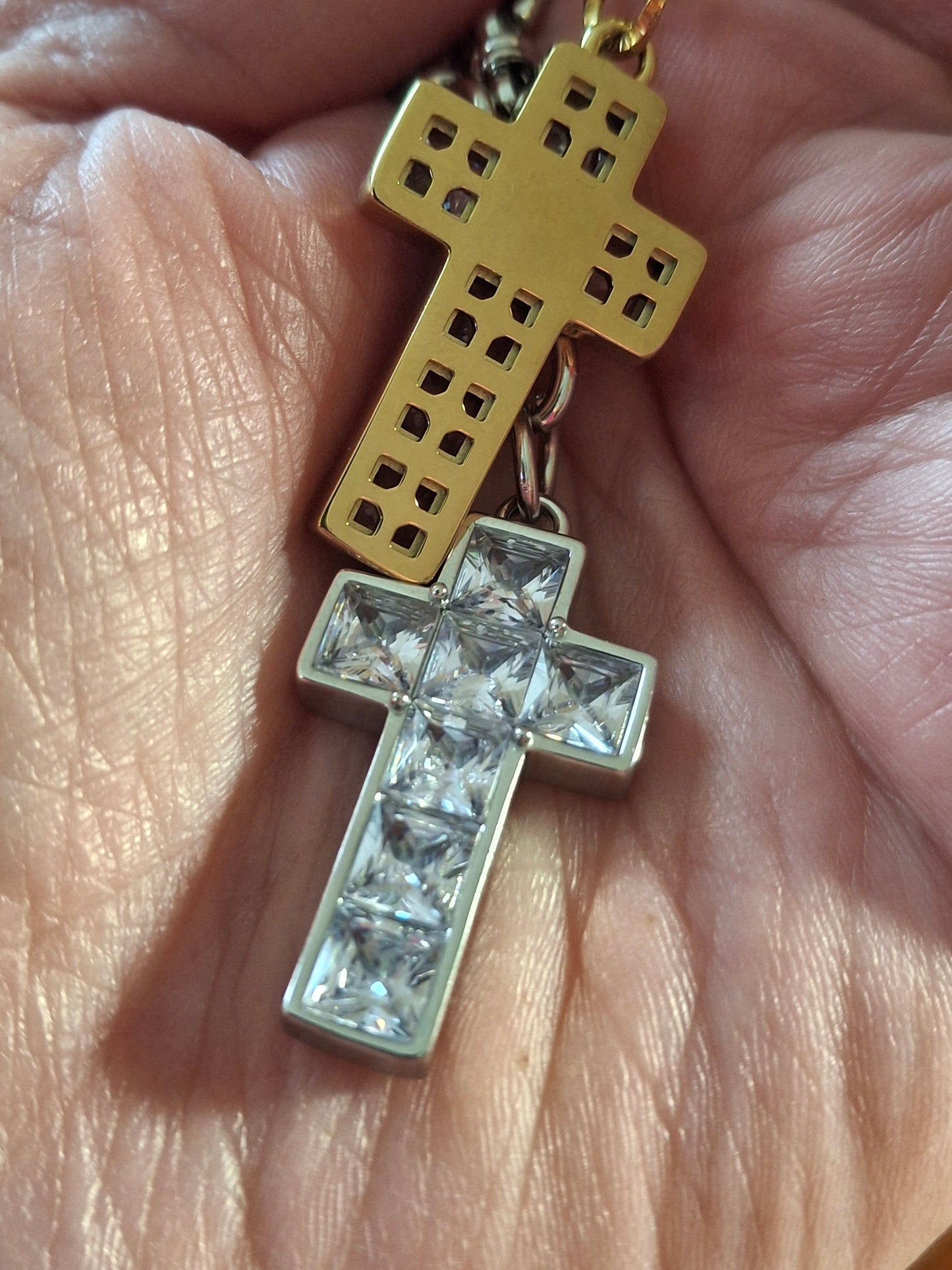 Sehr schöne Halskette aus Edelstahl 316, polierter Anhänger in Kreuzform aus Edelstahl 316.