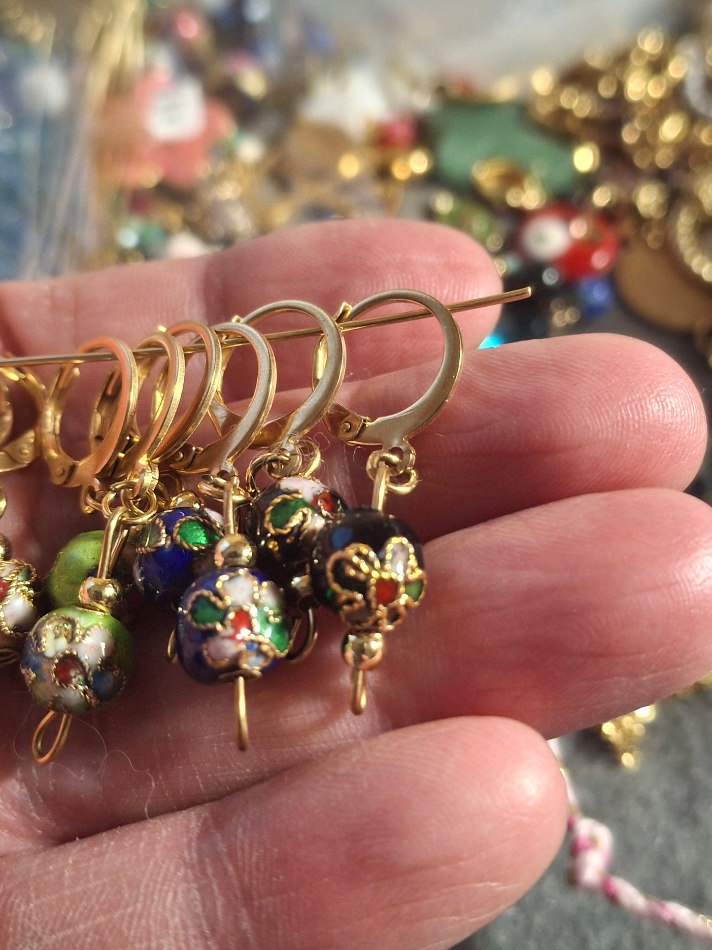 Boucles d oreilles mini creole et perle en émail cloisonné handmade