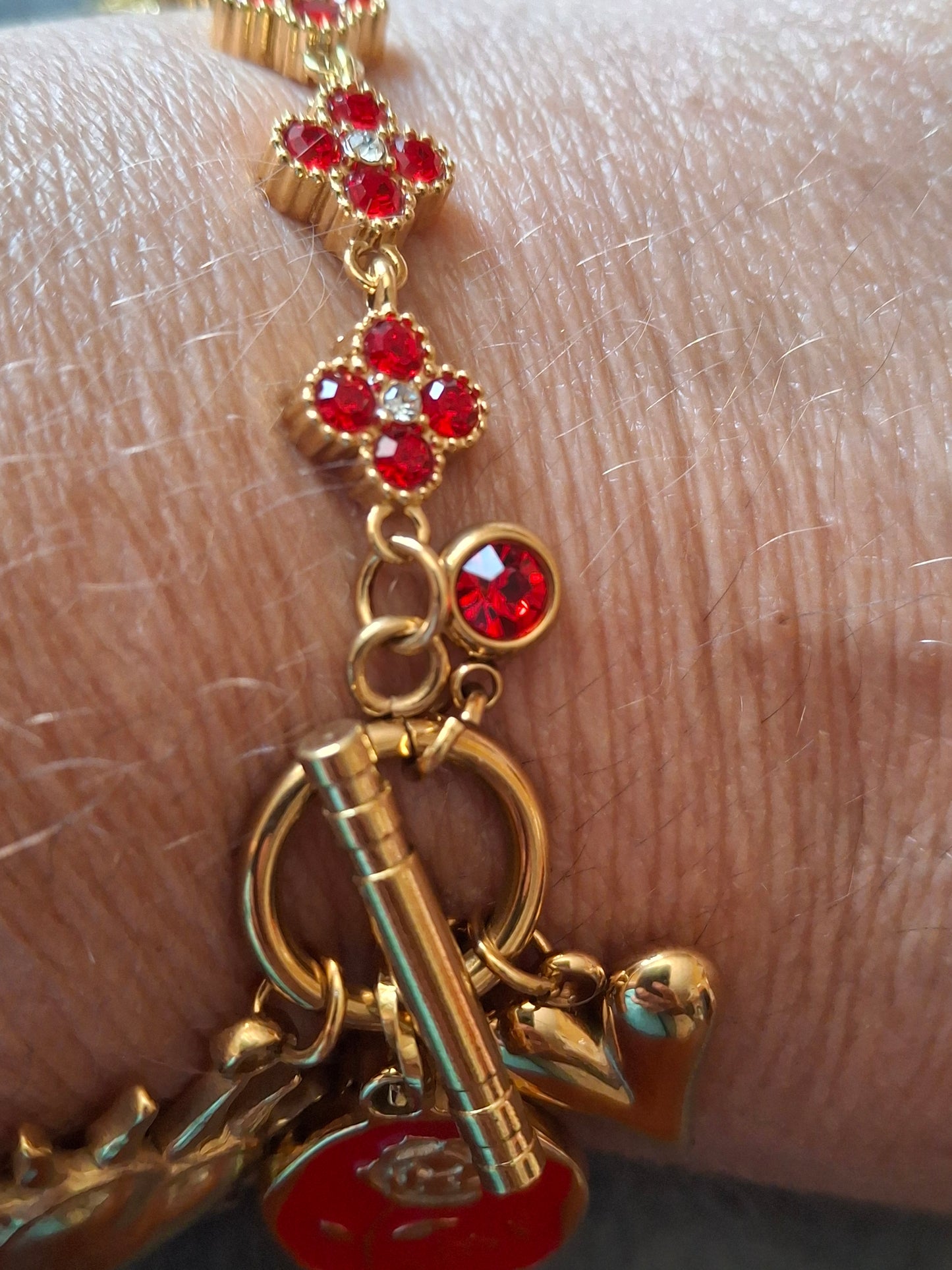 Bracelet maille gourmette stainless steel 316 trèfle cristal rouge, breloques stainless steel 316 poli,fermoir toggle handmade