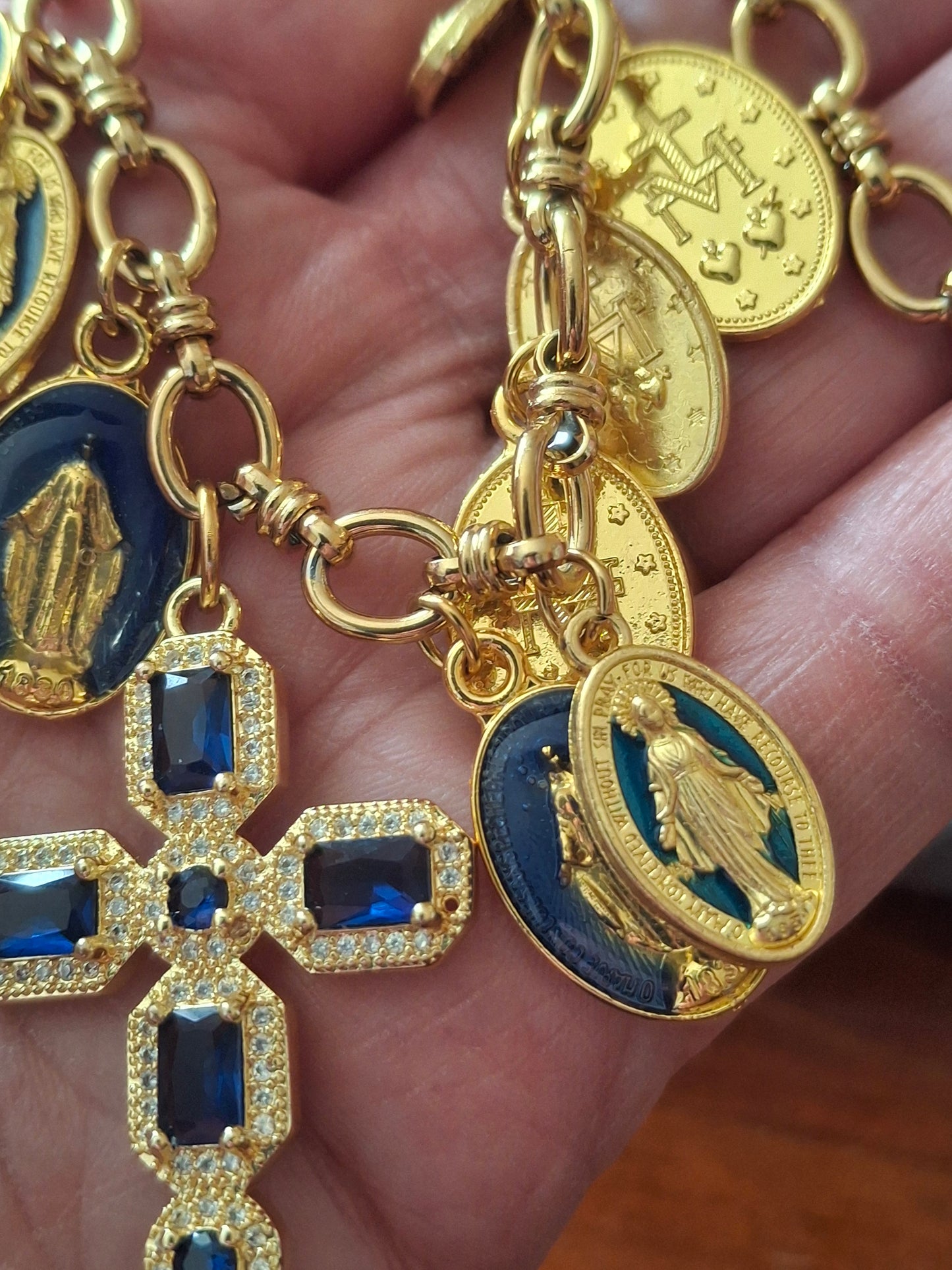 Halskette, Panzerkette, Edelstahl 316, großes Barockkreuz, 18 Karat vergoldet, mit AAA-Zirkonia besetzt und Madonna-Anhänger