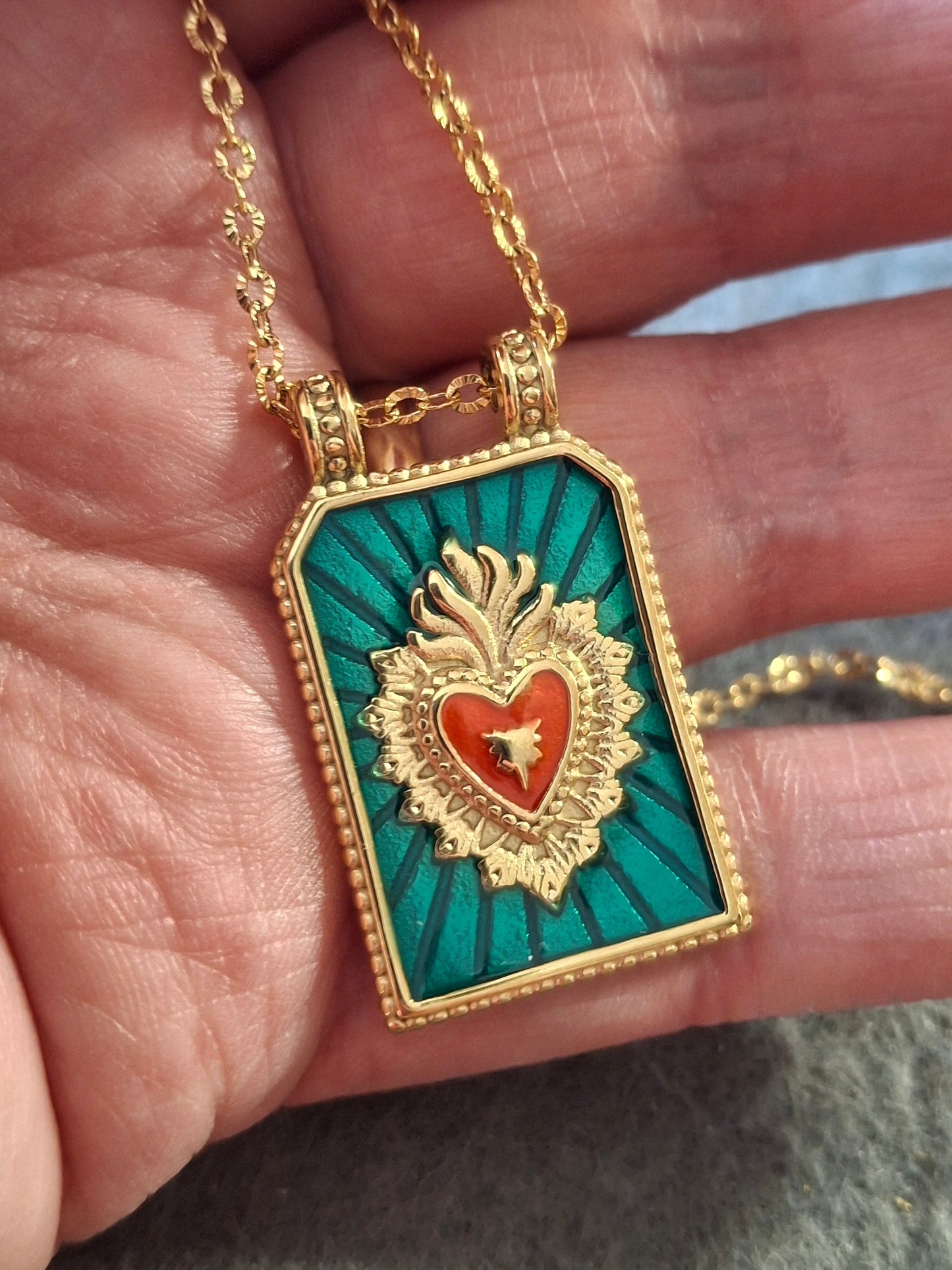 Collier chaîne dorée acier inoxydable stainless steel 316 et carte stainless steel 316 et email