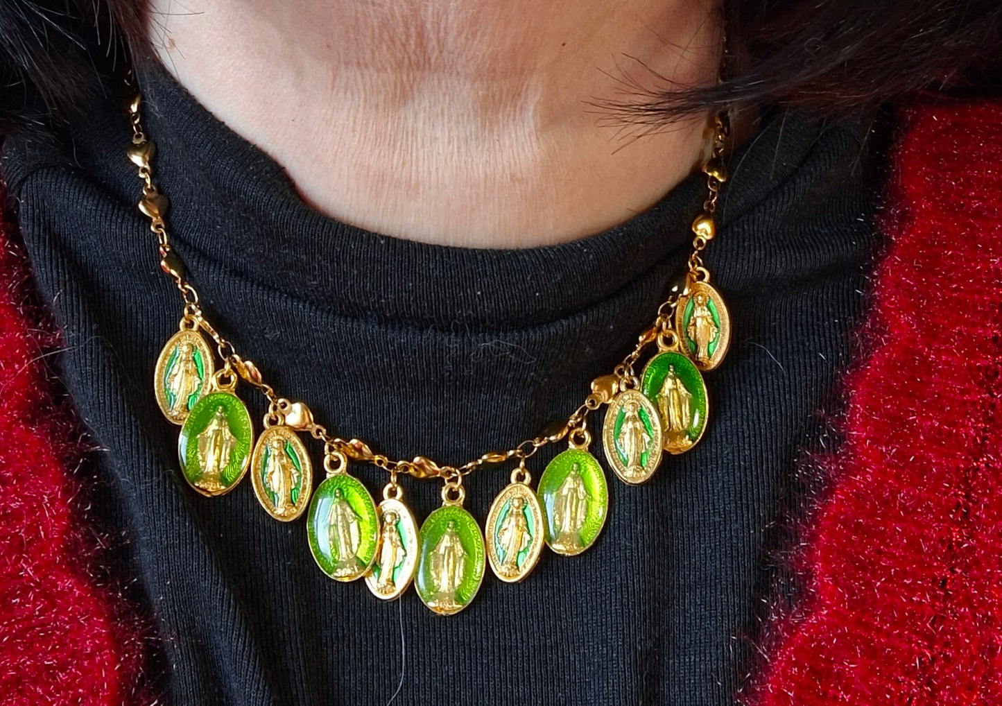 Collier chaîne dorée acier inoxydable stainless steel motif fleur breloques madone handmade réglable