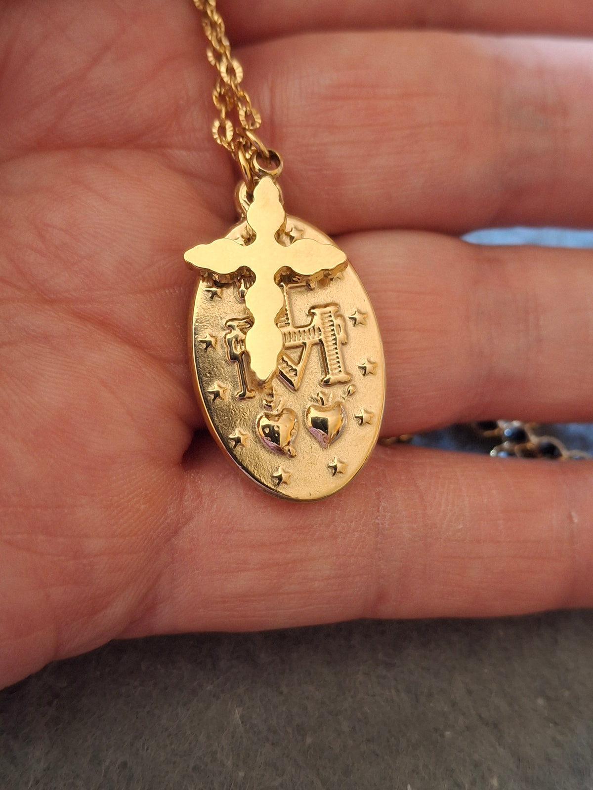Collier chaîne dorée acier inoxydable stainless steel 316 ,médaille madone vierge miraculeuse stainless steel 316 ,croix sertie cristal stainless steel 316