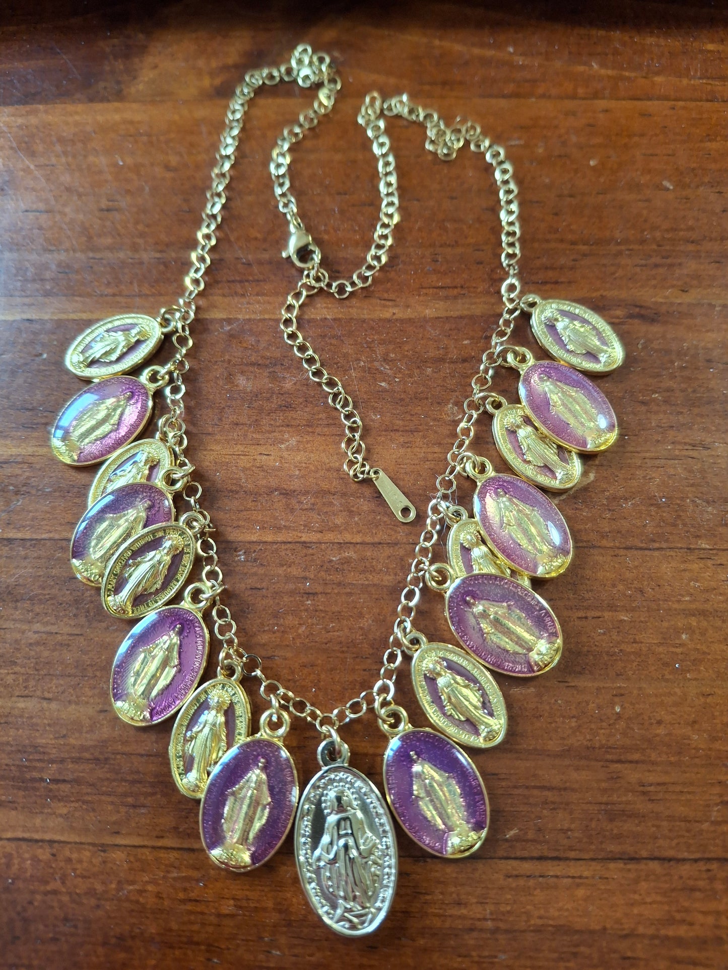 Collier chaîne rolo acier inoxydable stainless steel plaqué or 18K breloques madone handmade réglable