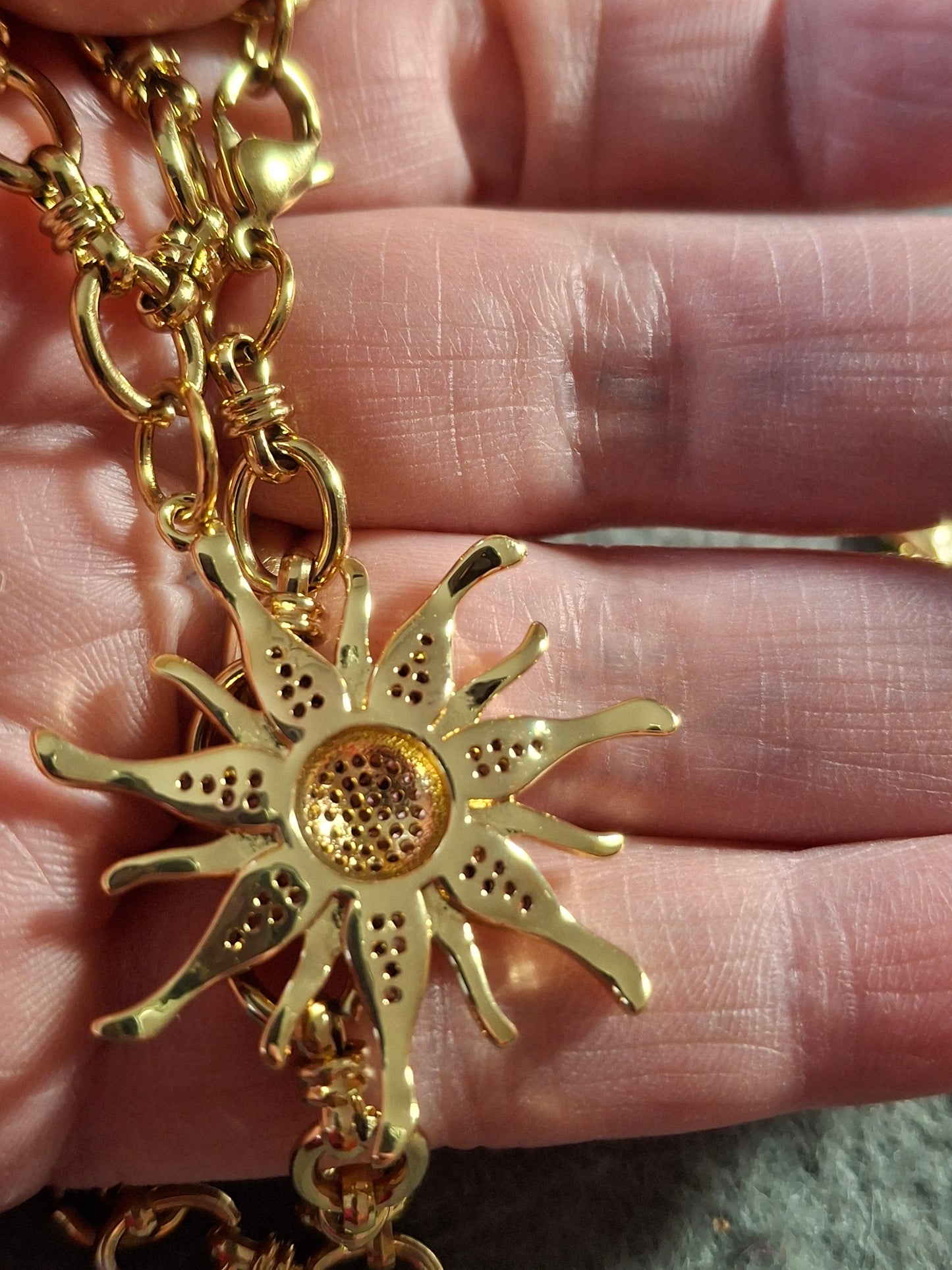 Collier chaîne maille gourmette stainless steel 316 grand pendentif soleil ou étoile plaqué or 18K serti zirconium AAA