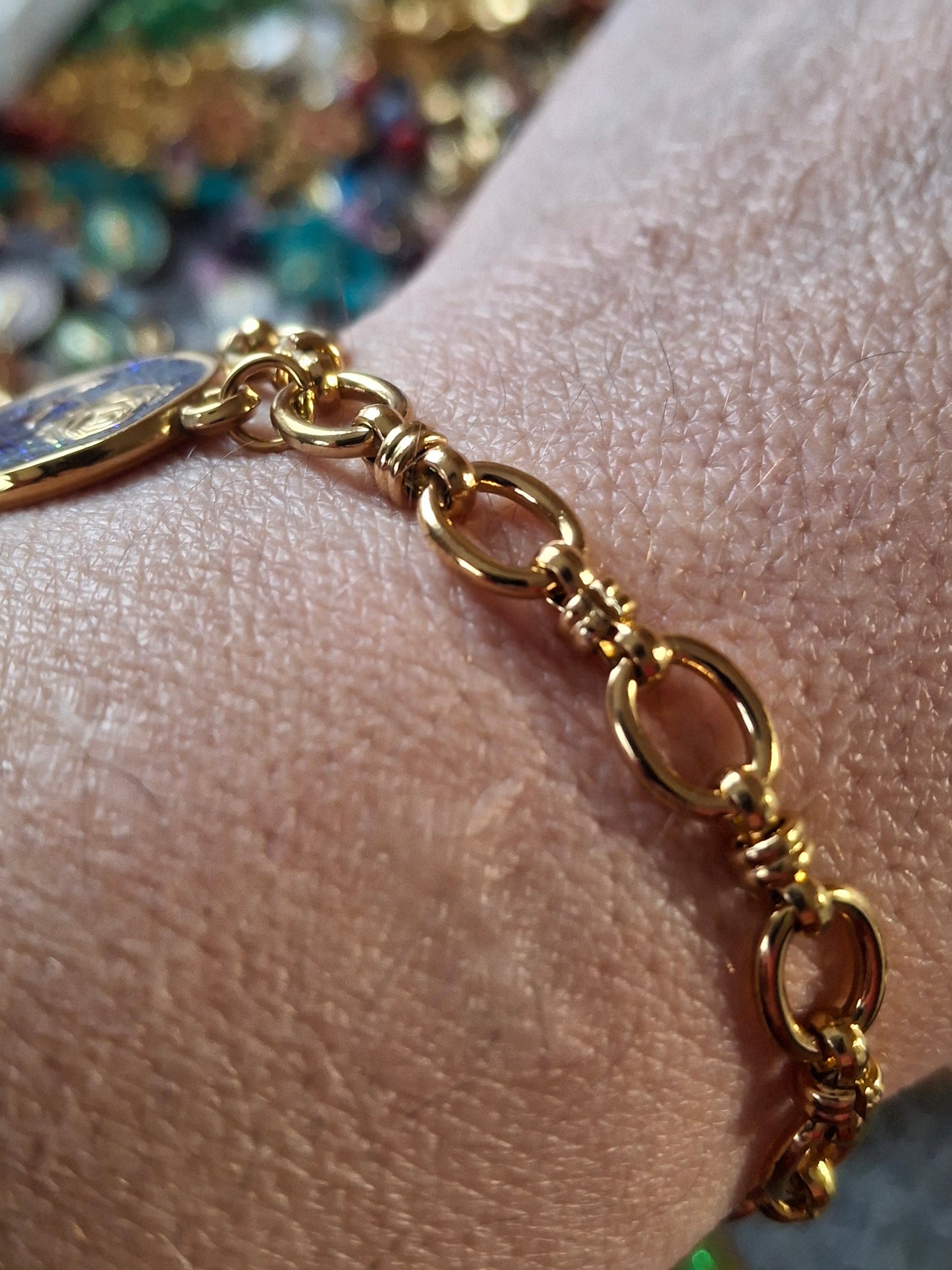 Bracelet chaîne maille gourmette stainless steel 316 ,médaille stainless steel 316 et email coloré motif rose sur mesure