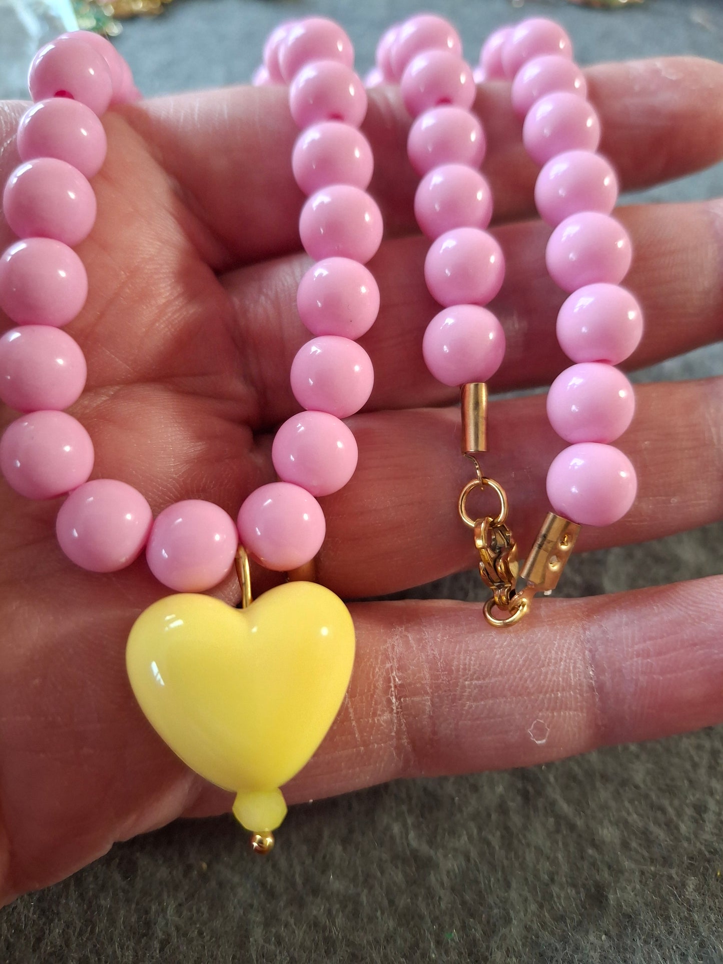 Collier perles acrylique coloré coeur handmade