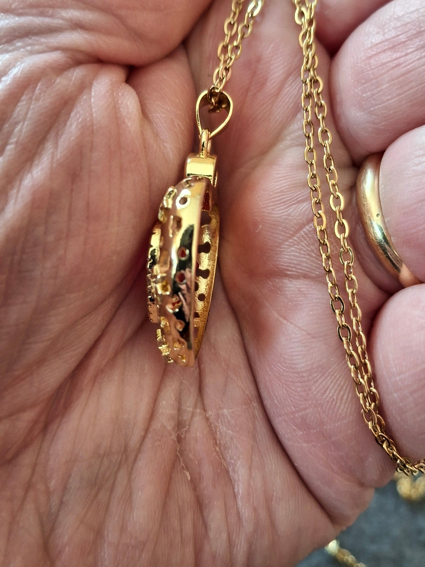 Collier chaîne dorée acier inoxydable stainless steel 316 pendentif coeur plaqué or 18K serti zirconium et cristal AAA austrian