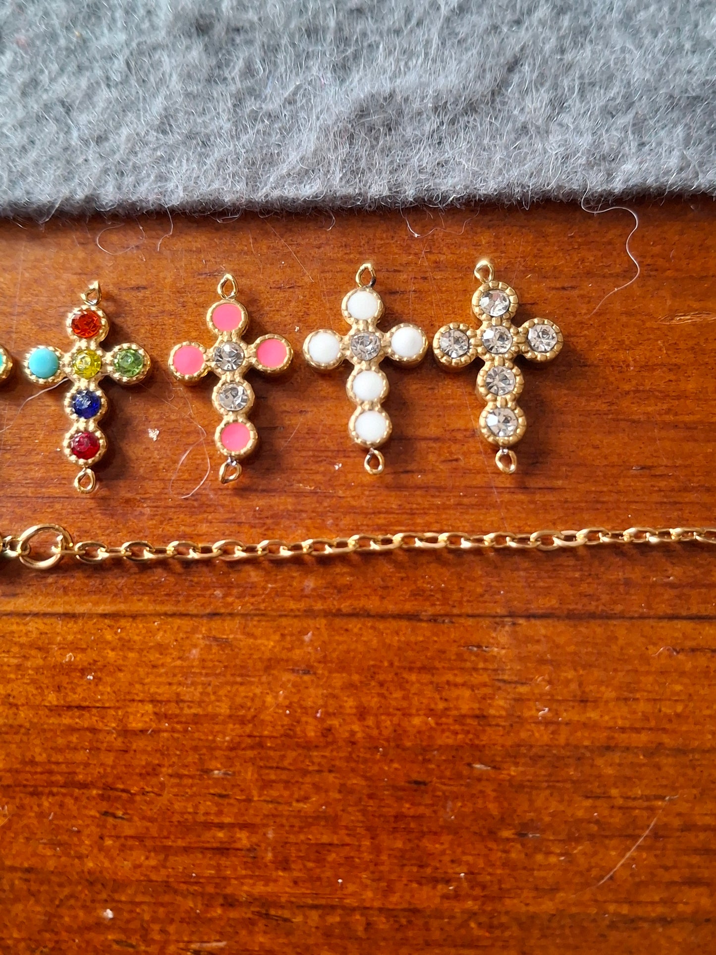 Bracelet chaîne acier inoxydable stainless steel 316 et croix stainless steel 316 plaqué or sur mesure