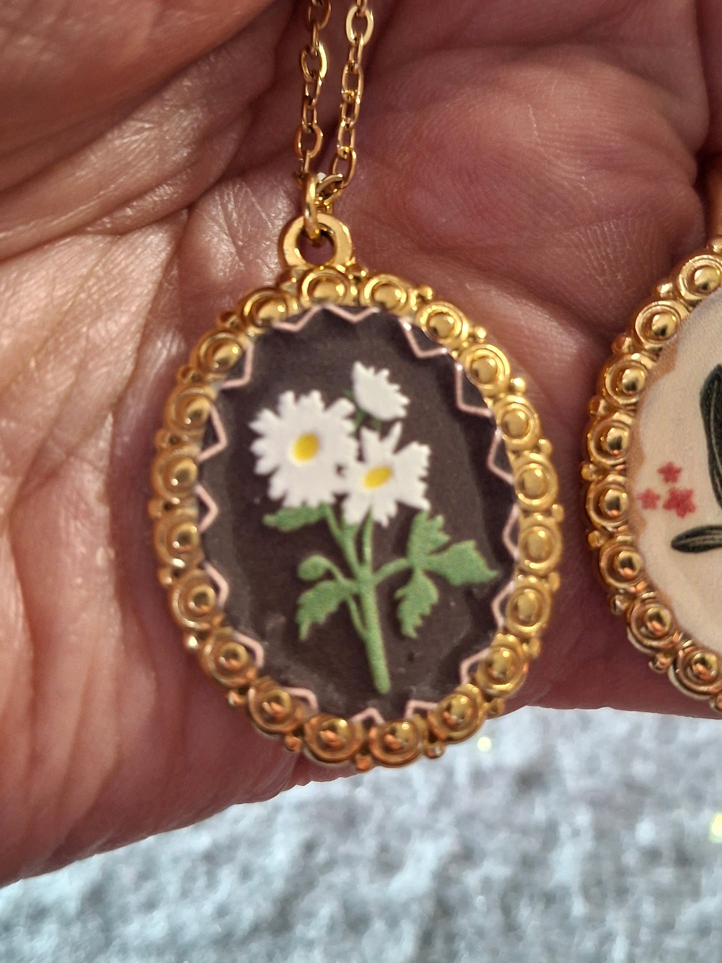 Collier chaîne dorée acier inoxydable stainless steel 316 grand pendentif rétro stainless steel 316