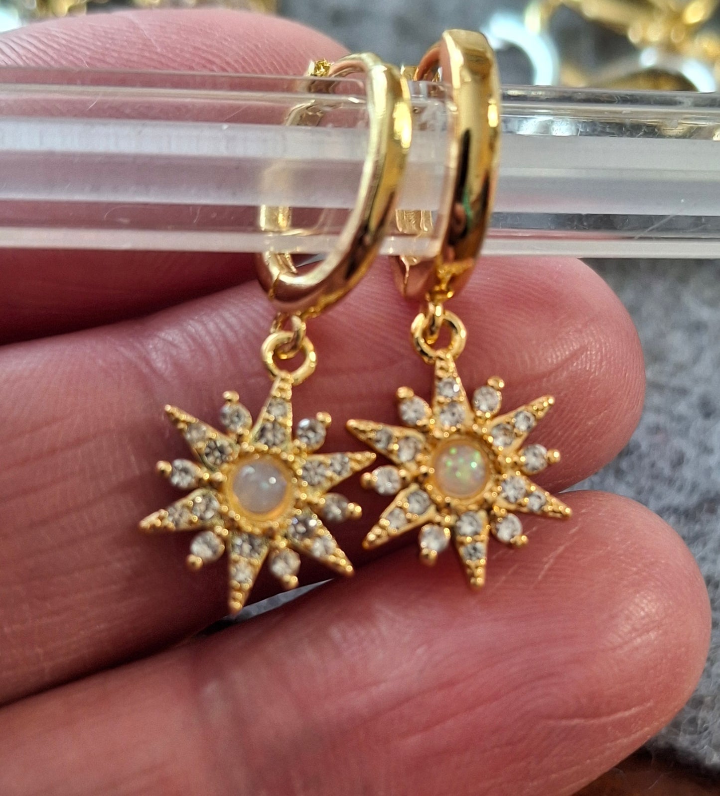 Stainless steel 316 single earrings and stud earrings of very good quality, set with opal and zirconium, sold as a pair