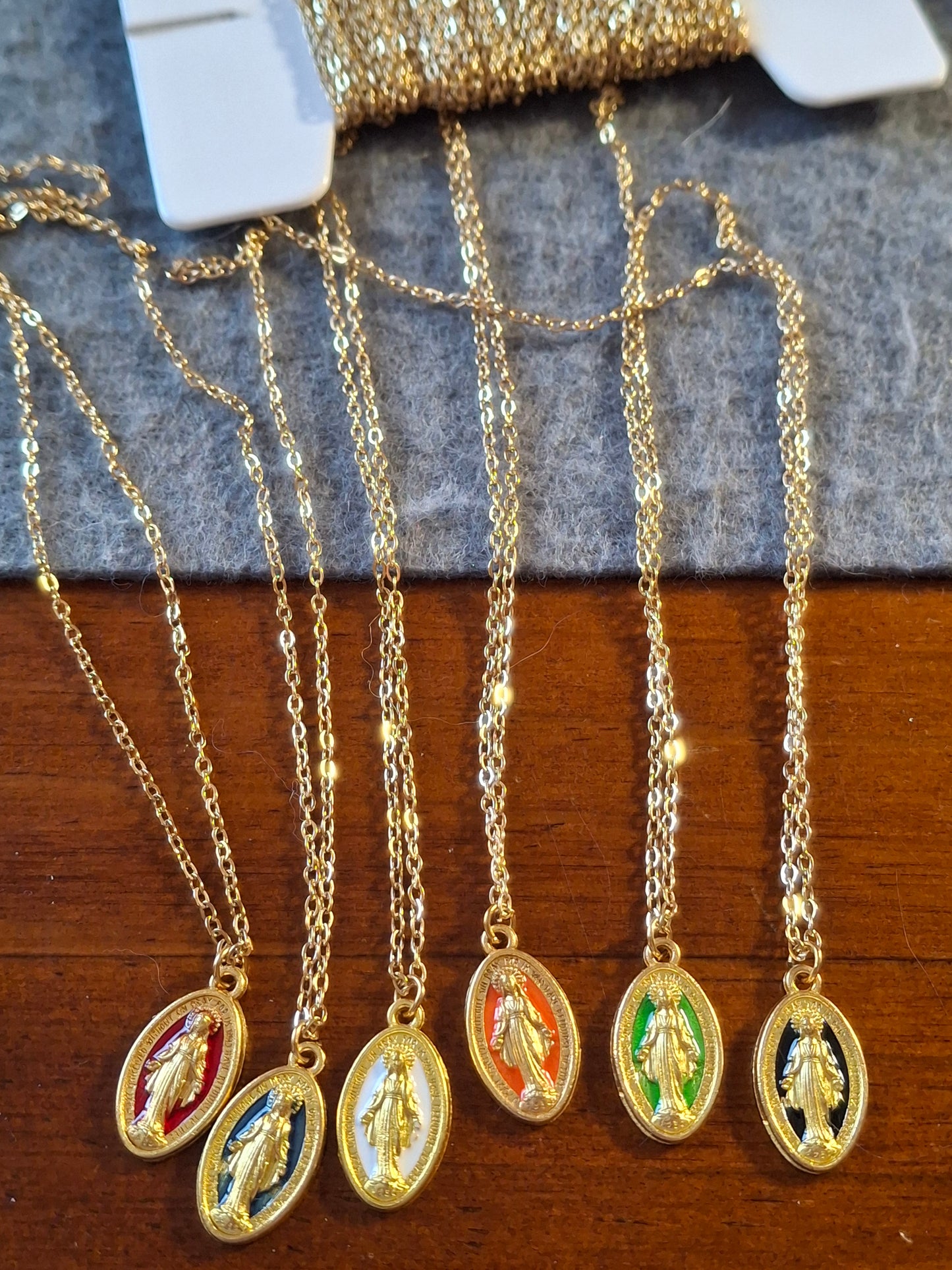 Collier chaîne dorée acier inoxydable stainless steel 316 madone cuivre plaqué or et email