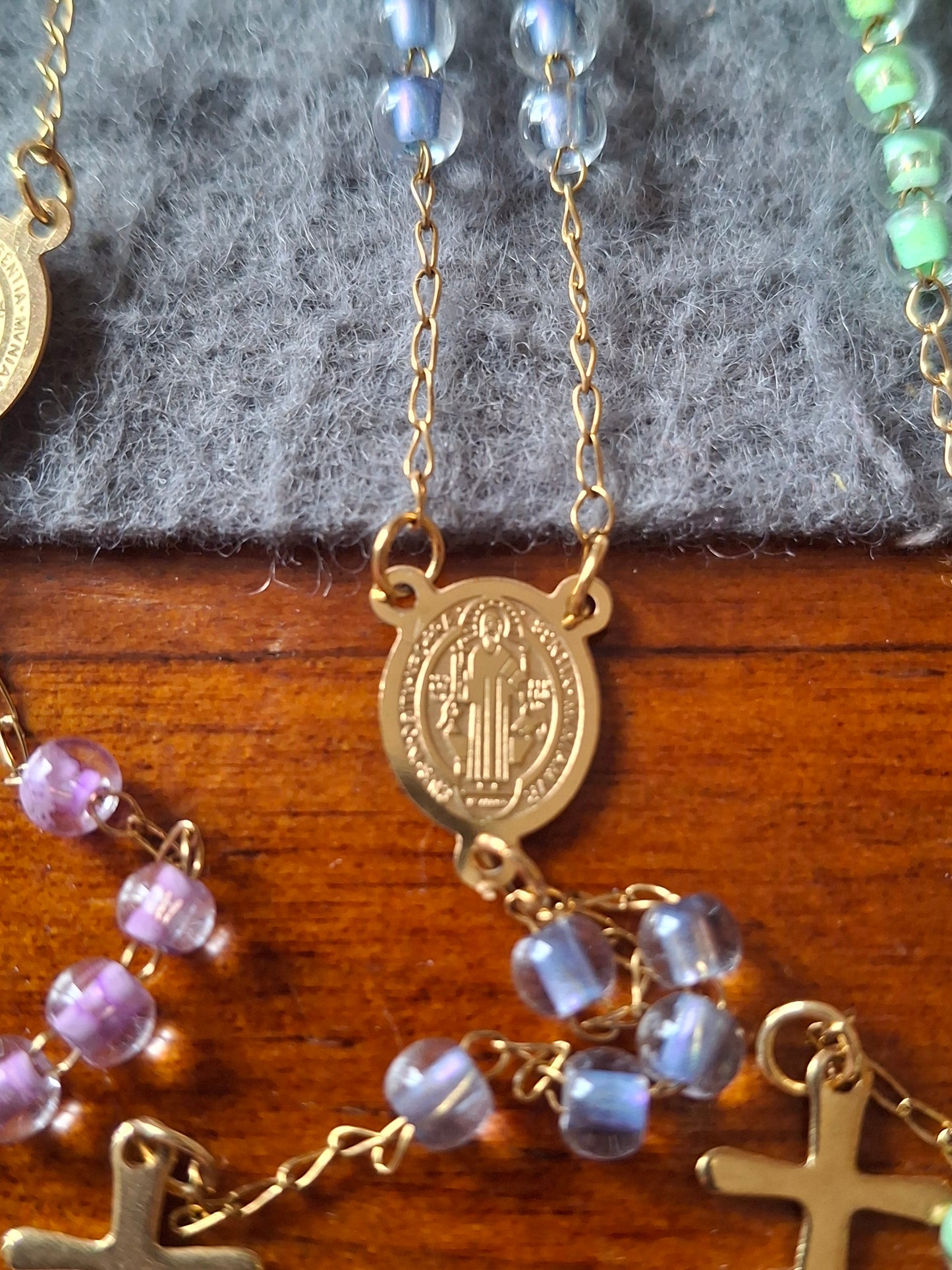 Collier chapelet acier inoxydable stainless steel 316 et perles Saint Benoît, madone, vierge miraculeuse