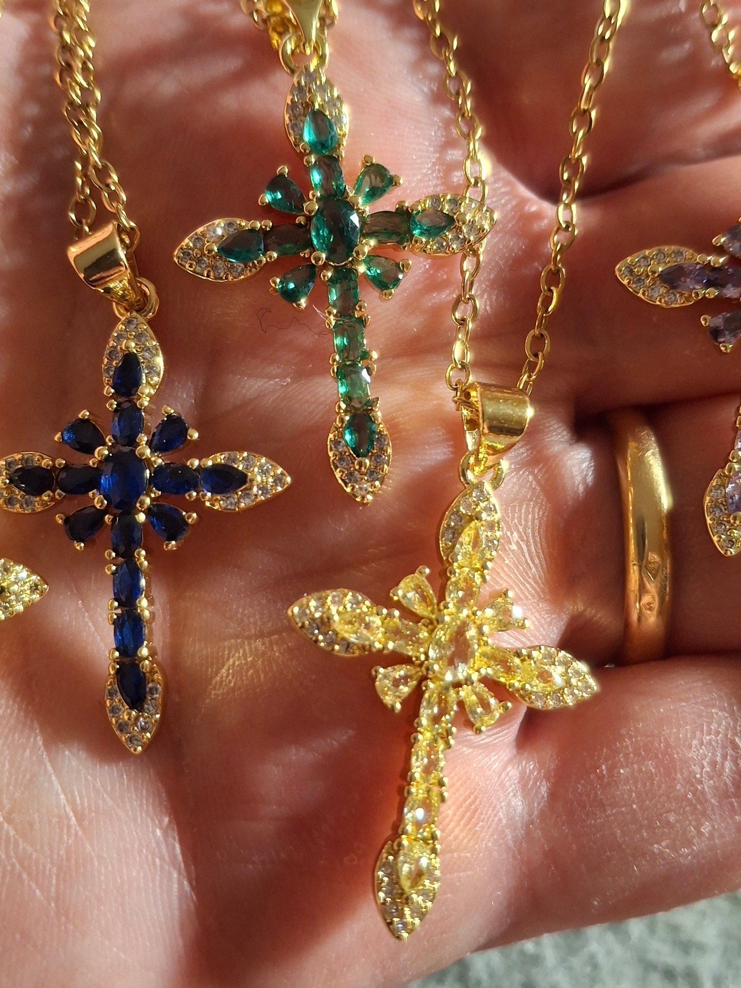 Halskette, vergoldete Edelstahlkette 316, barockes Kreuz, 18K vergoldet, Zirkonia- und AAA-Kristallbesatz