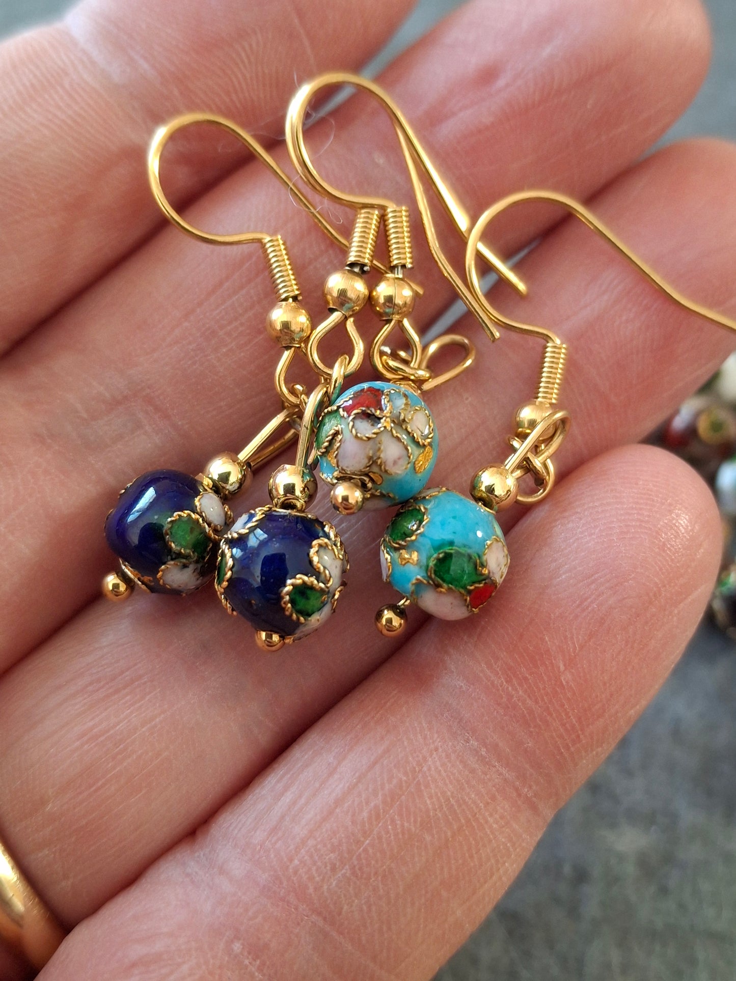 Boucles d oreilles attaches indiennes stainless steel 316 et perle en email cloisonné