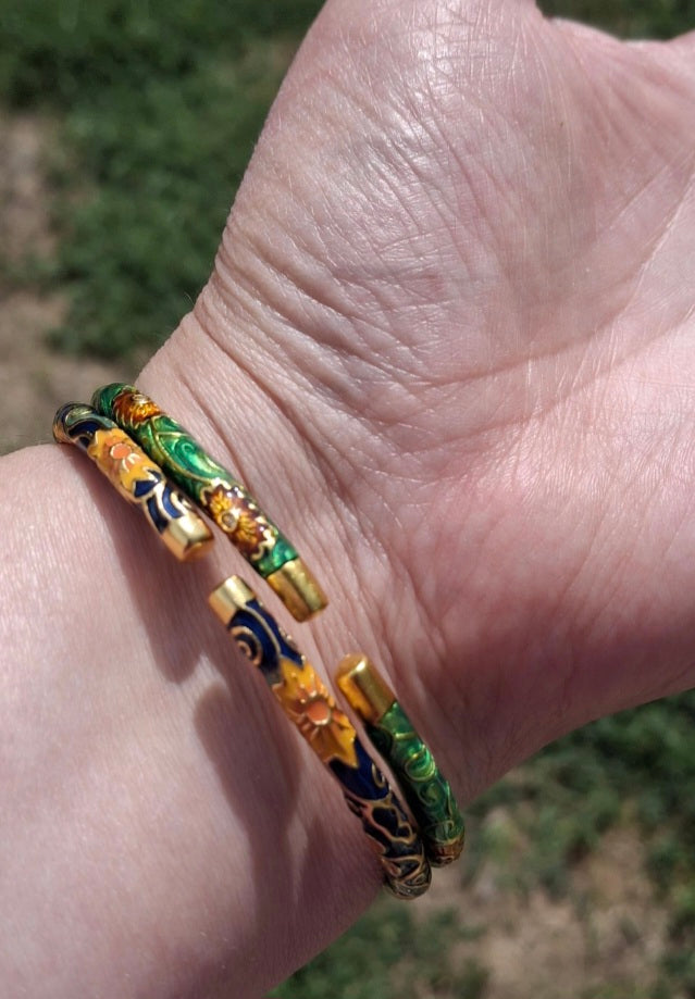 Pretty open cloisonné enamel rush with filigree flowers