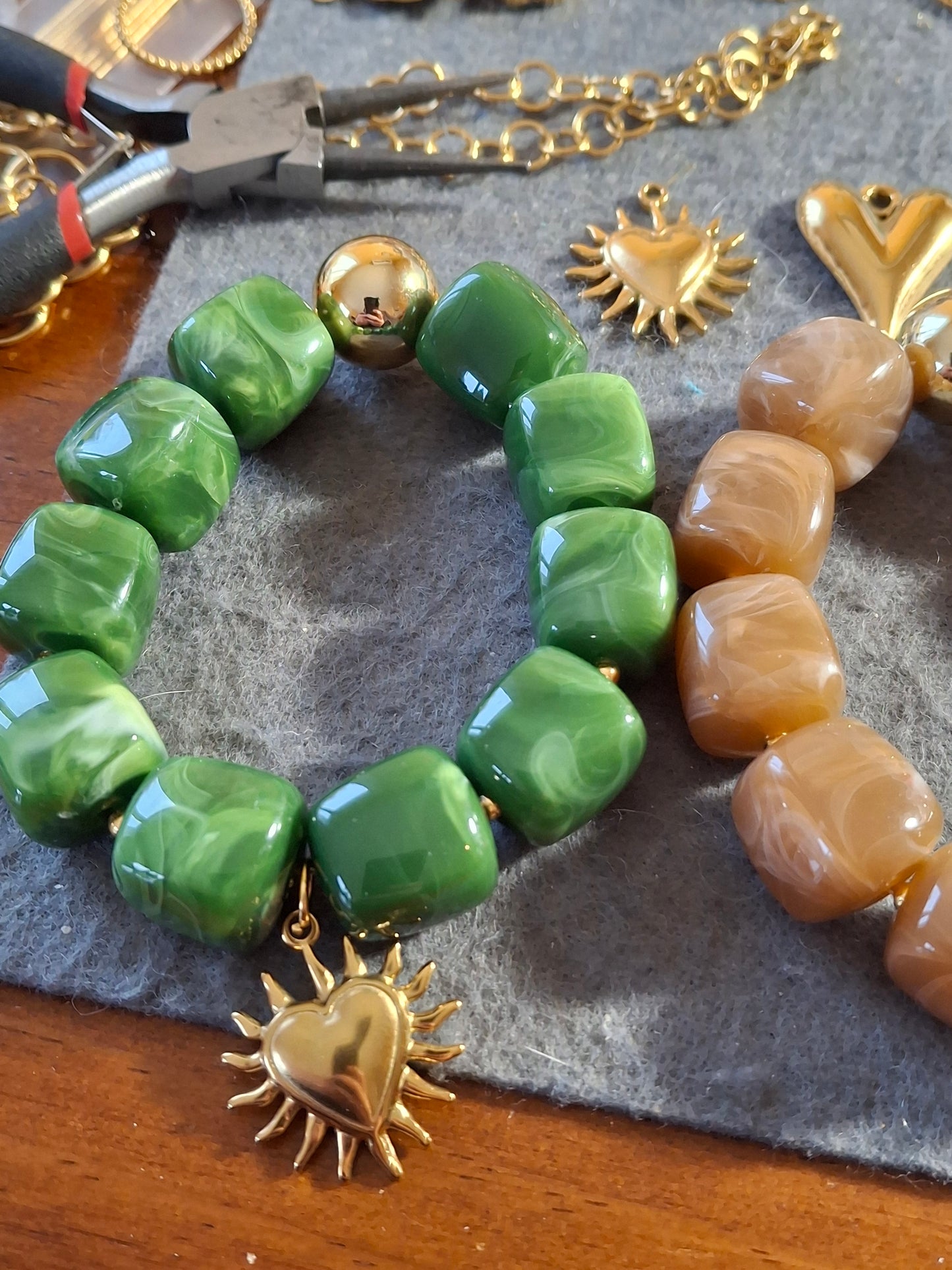 Bracelet perles en acrylique coloré élastique