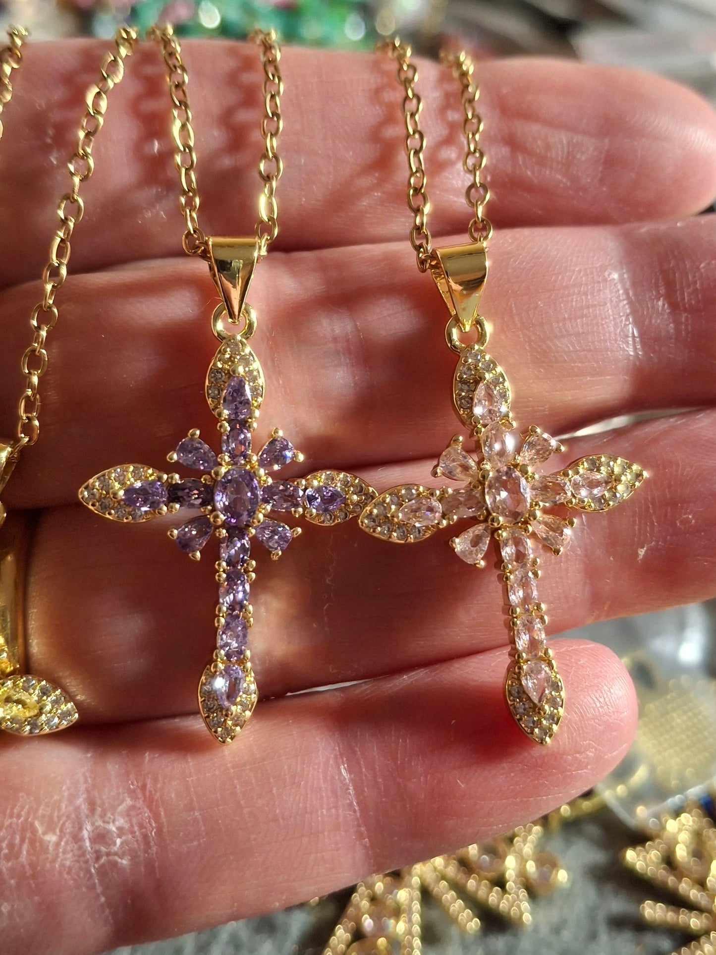 Halskette, vergoldete Edelstahlkette 316, barockes Kreuz, 18K vergoldet, Zirkonia- und AAA-Kristallbesatz