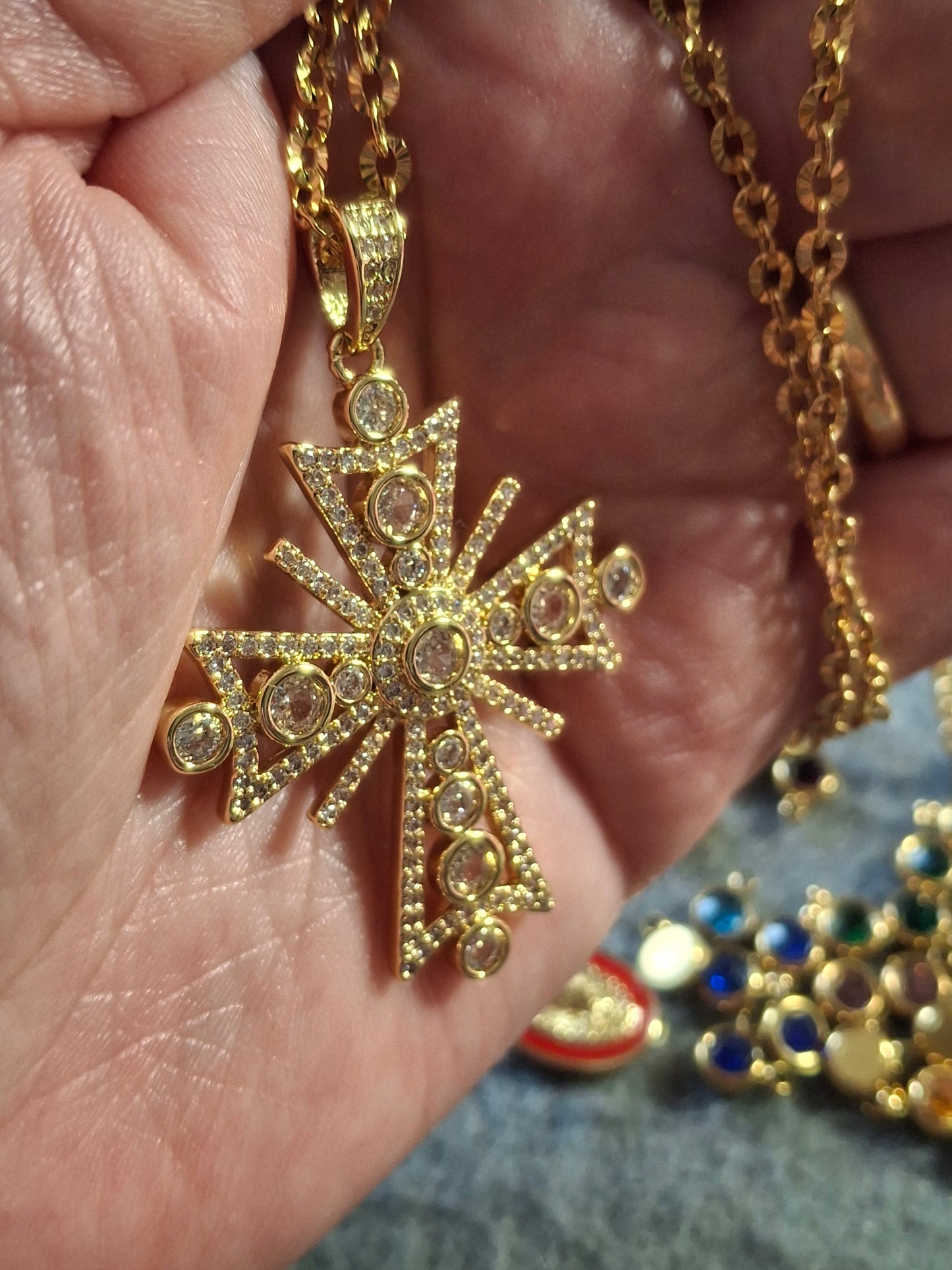 Halskette Edelstahl 316 große Kreuz 18K vergoldet Zirkonia besetzt