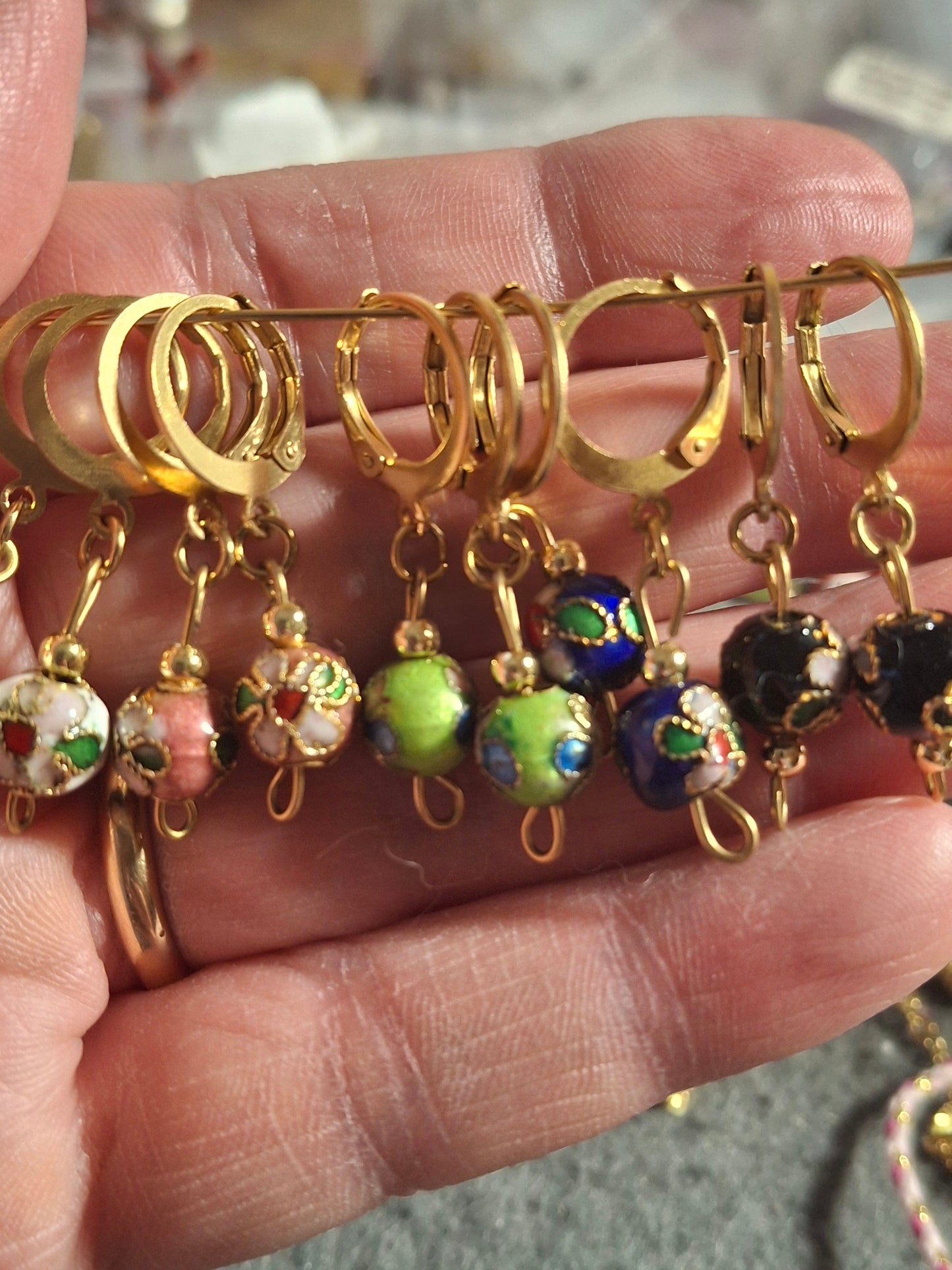 Boucles d oreilles mini creole et perle en émail cloisonné handmade