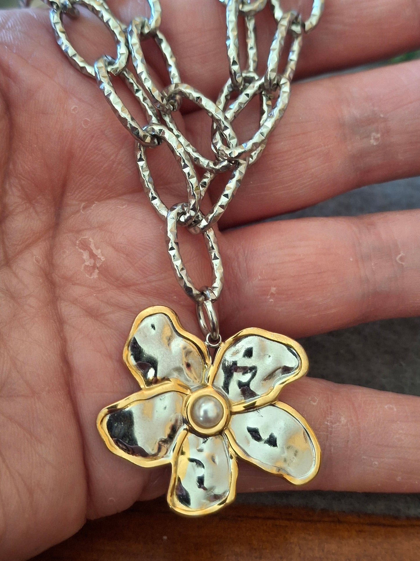 Sehr schöne Halskette aus Edelstahl 316, Anhänger Blume aus Edelstahl 316, verstellbar.