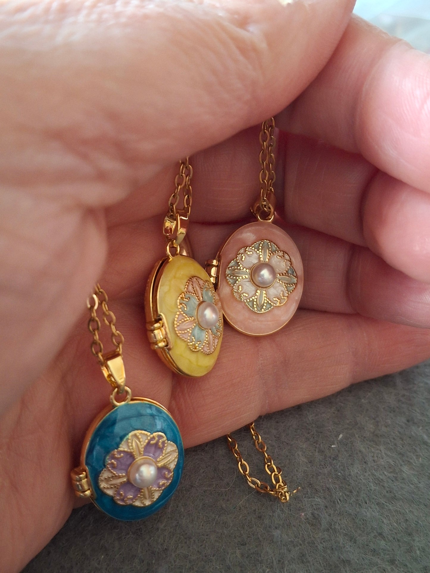 Collier chaîne dorée acier inoxydable stainless steel 316 pendentif porte photo en laiton doré à l'or fin 18K