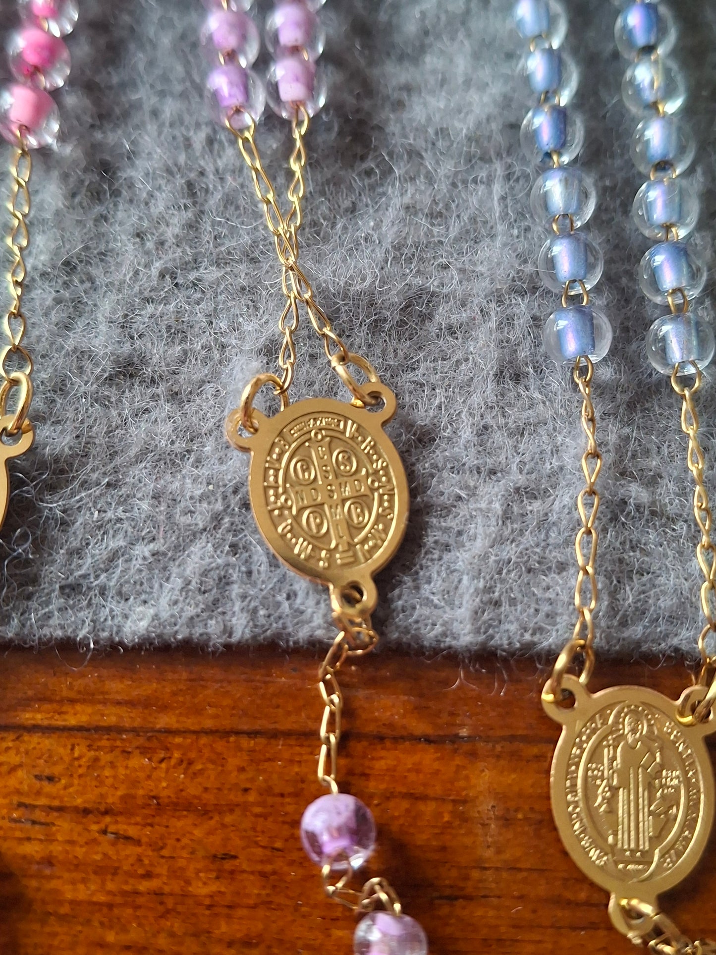 Collier chapelet acier inoxydable stainless steel 316 et perles Saint Benoît, madone, vierge miraculeuse