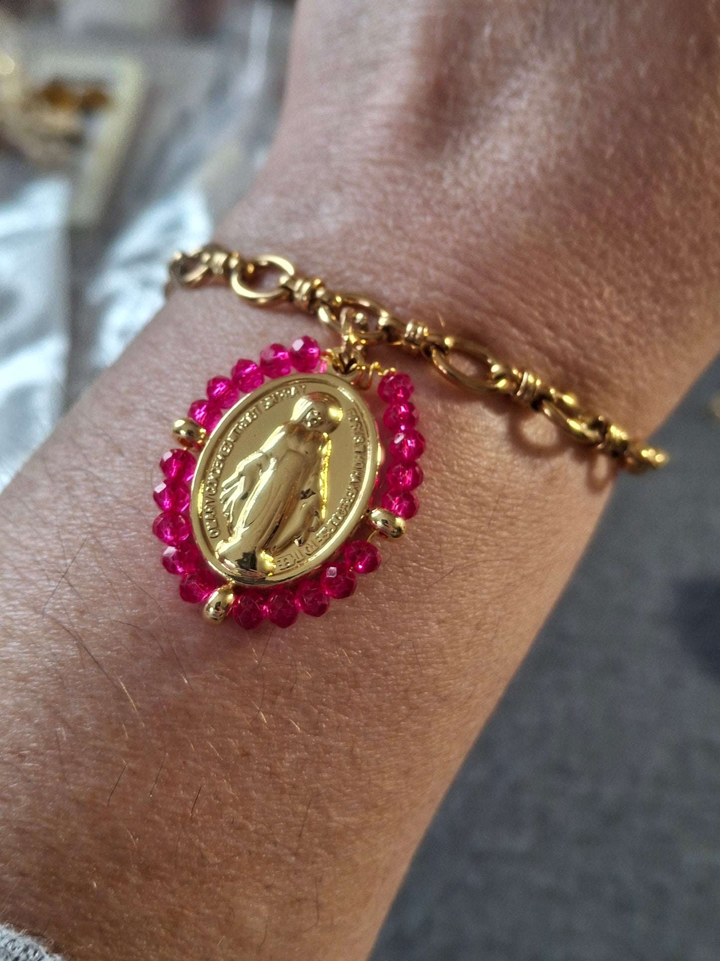 Bracelet chaîne maille gourmette acier inoxydable stainless steel 316 et grande médaille madone stainless steel et perles en cristal à facettes