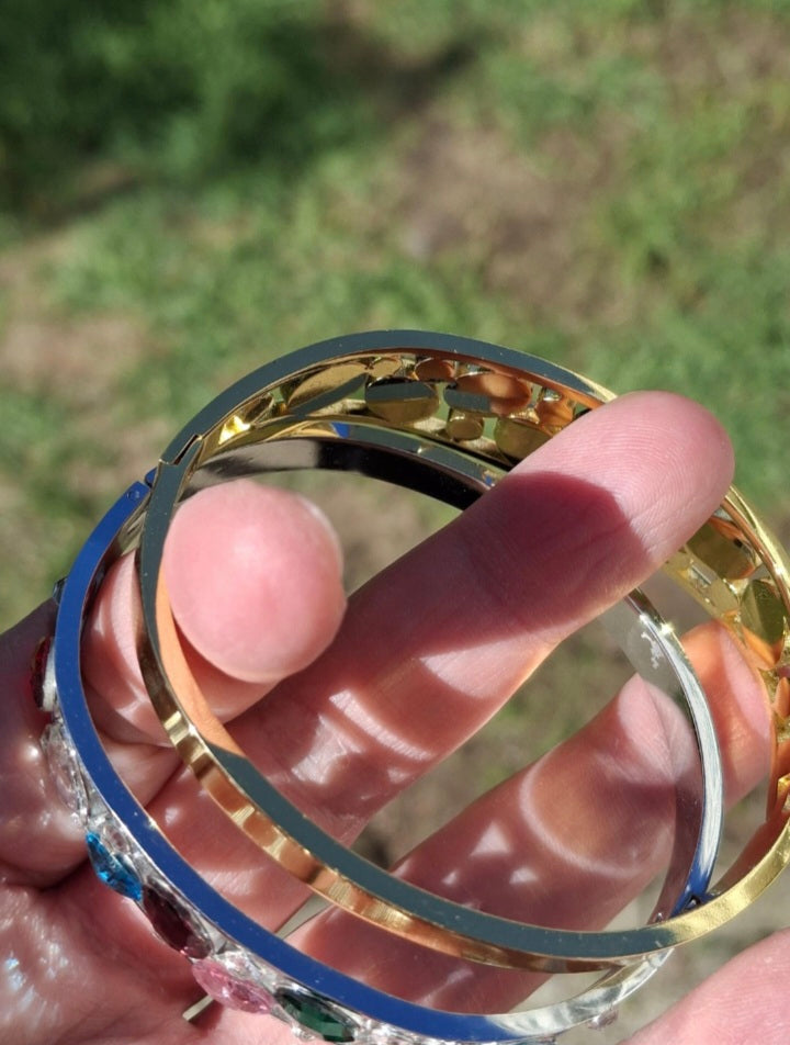 Manschettenarmband aus Edelstahl 316 mit Kristallbesatz