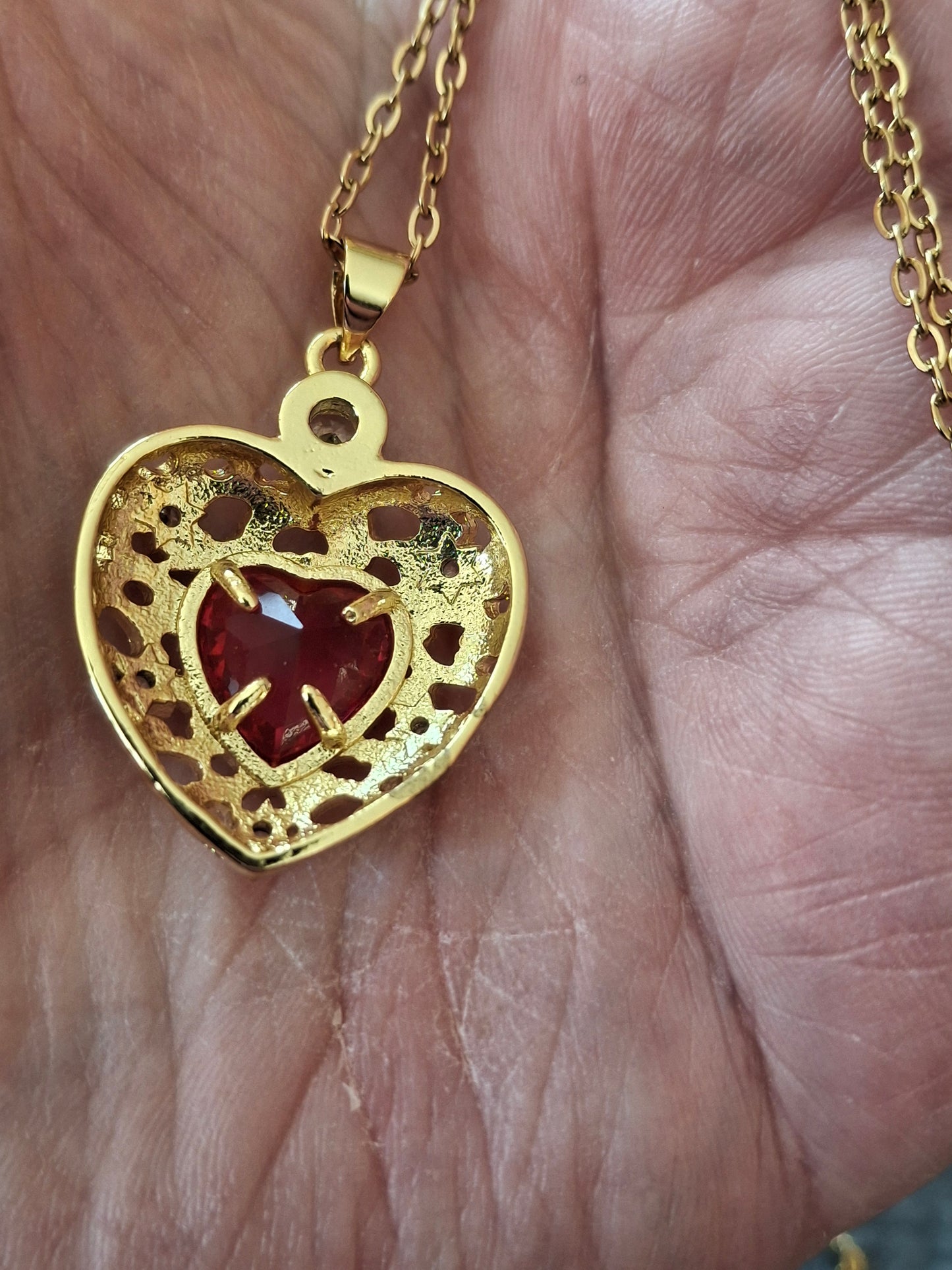 Collier chaîne dorée acier inoxydable stainless steel 316 pendentif coeur plaqué or 18K serti zirconium et cristal AAA austrian