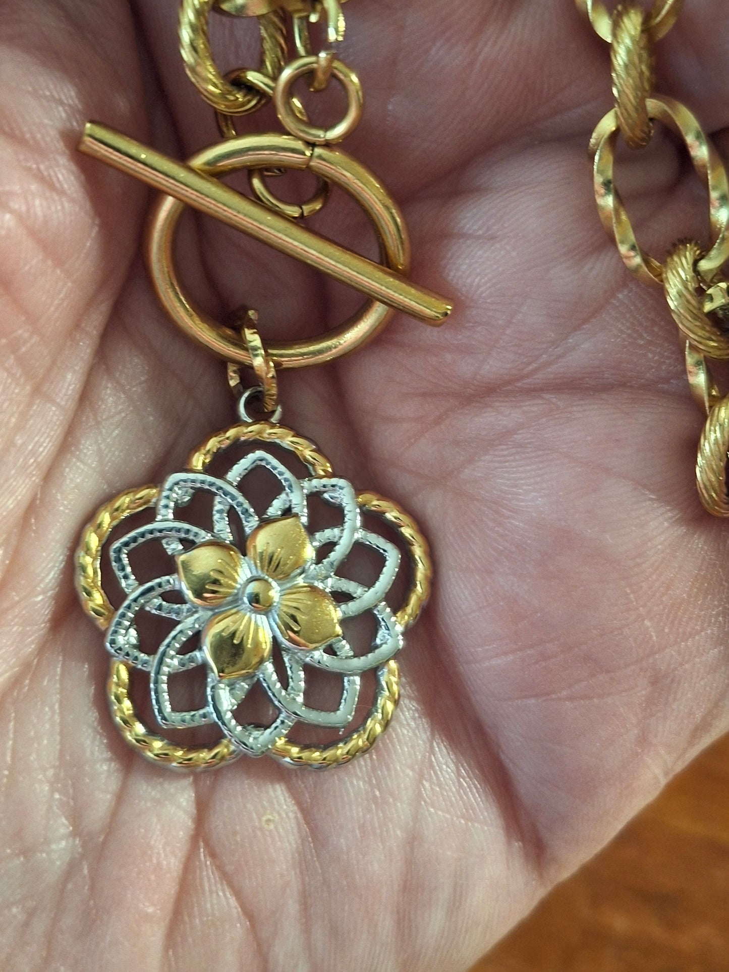 Collier choker chaîne acier inoxydable stainless steel grand fermoir toggle, fleur acier inoxydable stainless steel 316