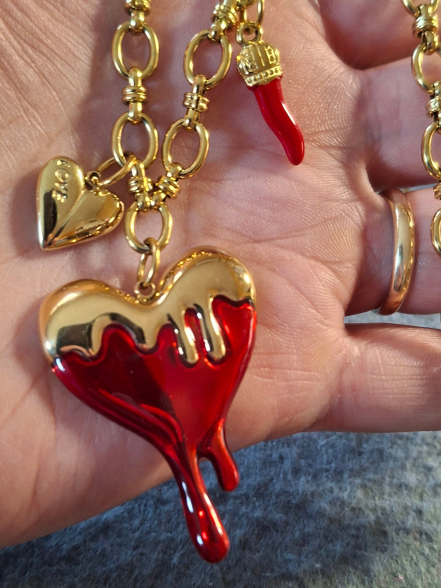 Collier chaîne maille gourmette stainless steel 316 ,grand pendentif coeur stainless steel 316 et breloques stainless steel