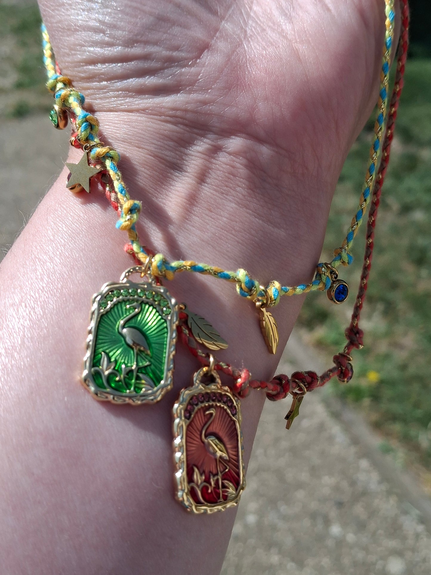 Handgefertigte verstellbare Halskette aus geflochtener Kordel mit Anhängern aus 316er Edelstahl